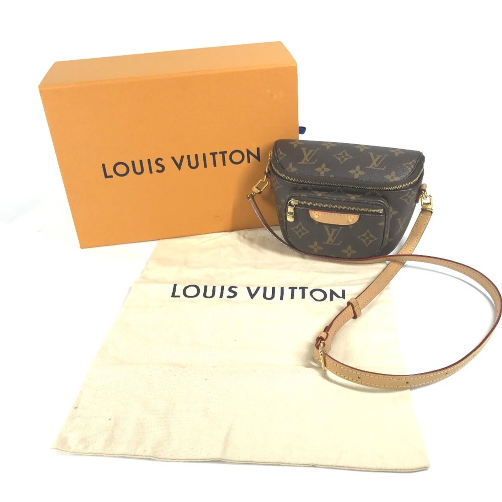 Monogram Sling Shoulder Vuitton Louis Pochette: Monogram Sling Shoulder Vuitton Louis Pochette Monogram Sling Shoulder Vuitton Louis Pochette is a stylish and compact bag featuring the iconic Monogram pattern in brown. Measuring 12cm x 17cm x 9.5cm