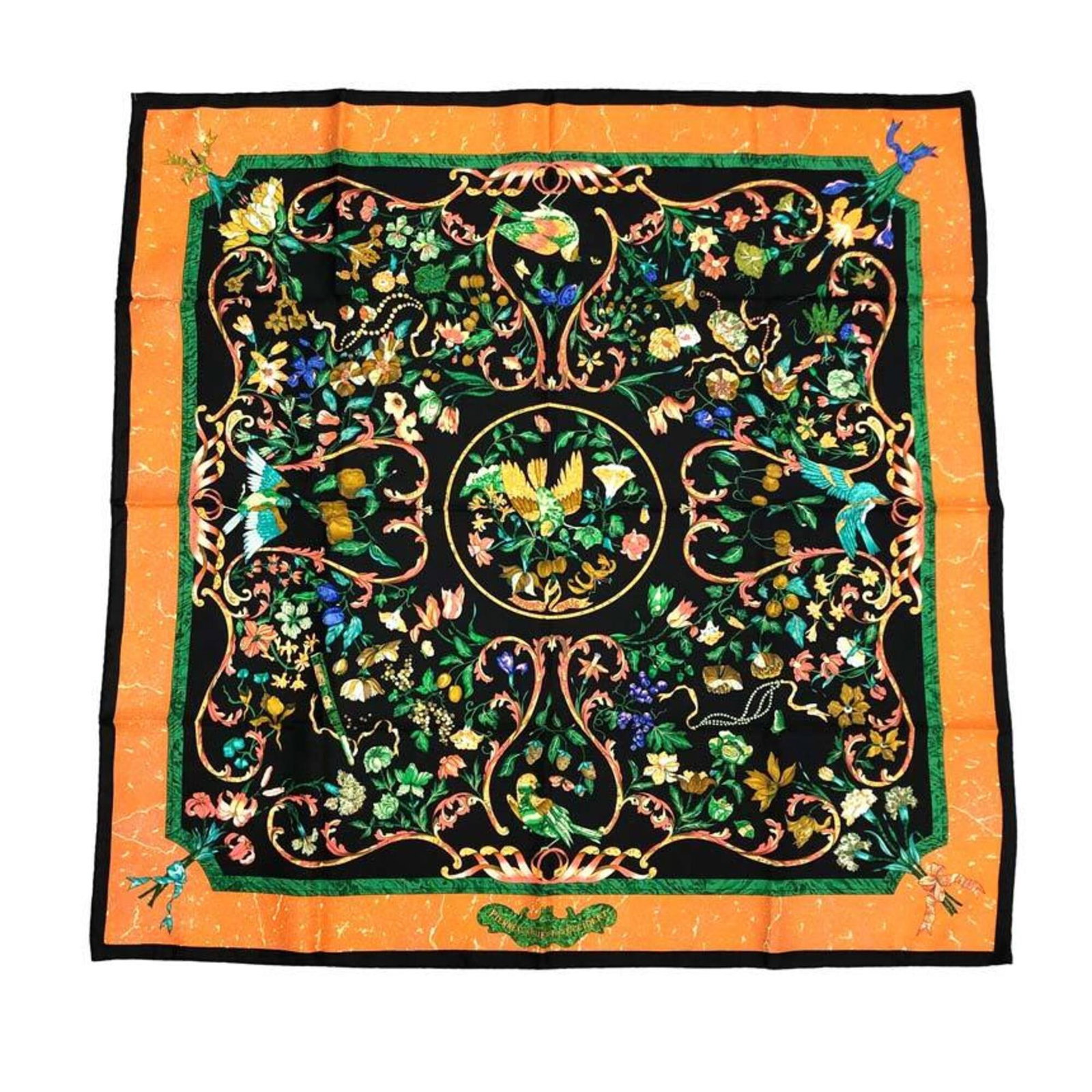 Silk Hermes Scarf 100%: Silk Hermes Scarf 100% Silk Hermes Scarf 100% - A timeless piece from the renowned French fashion house, crafted from luxurious 100% silk. Measuring 90cm x 90cm, this elegant scarf boasts a sleek