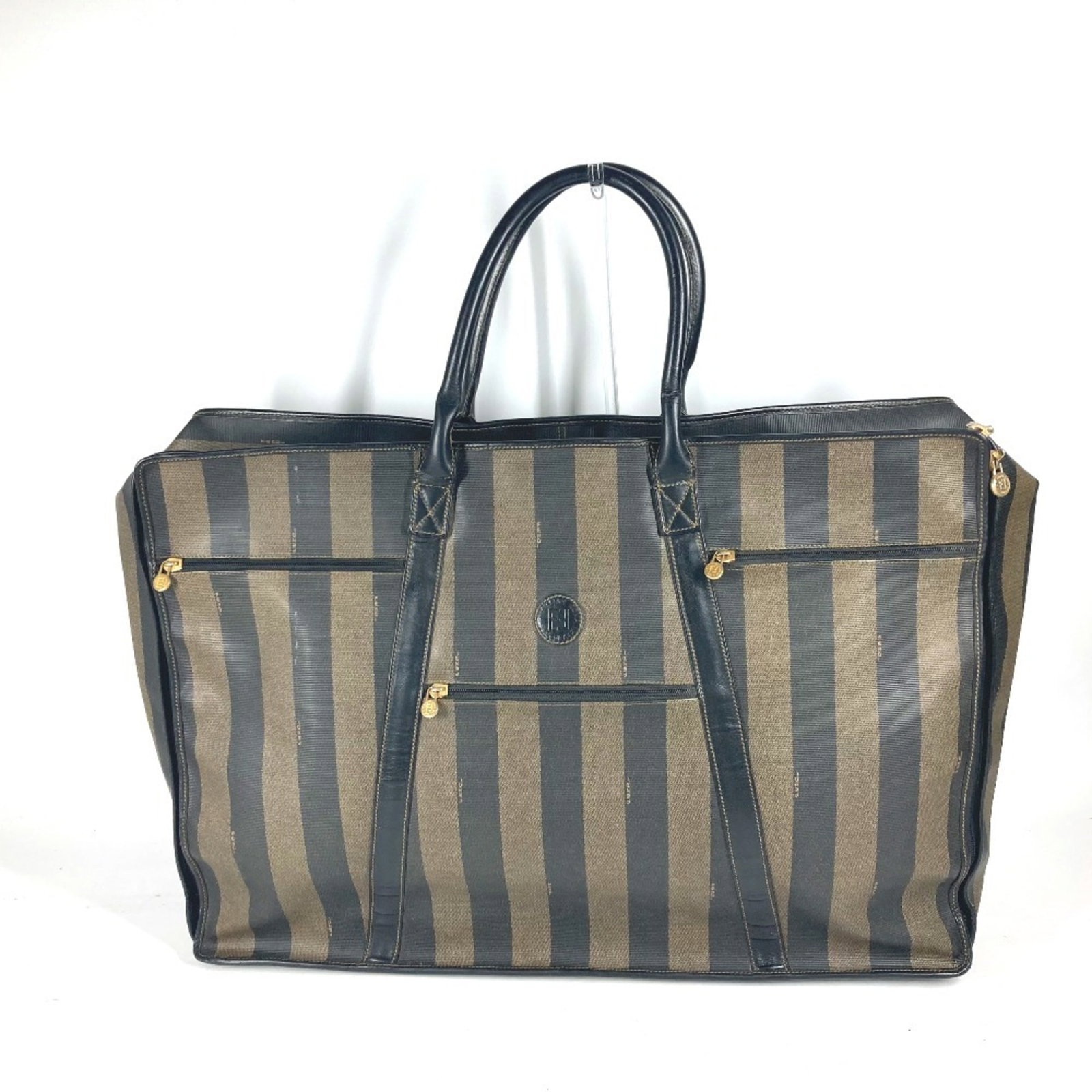 Fendi Boston Bag Pvc Leather: Fendi Boston Bag Pvc Leather Fendi Boston Bag Pvc Leather - A sleek and modern design, this black PVC leather bag features a classic Fendi silhouette. Measuring 39cm x 56.5cm x 15cm, it boasts a strik