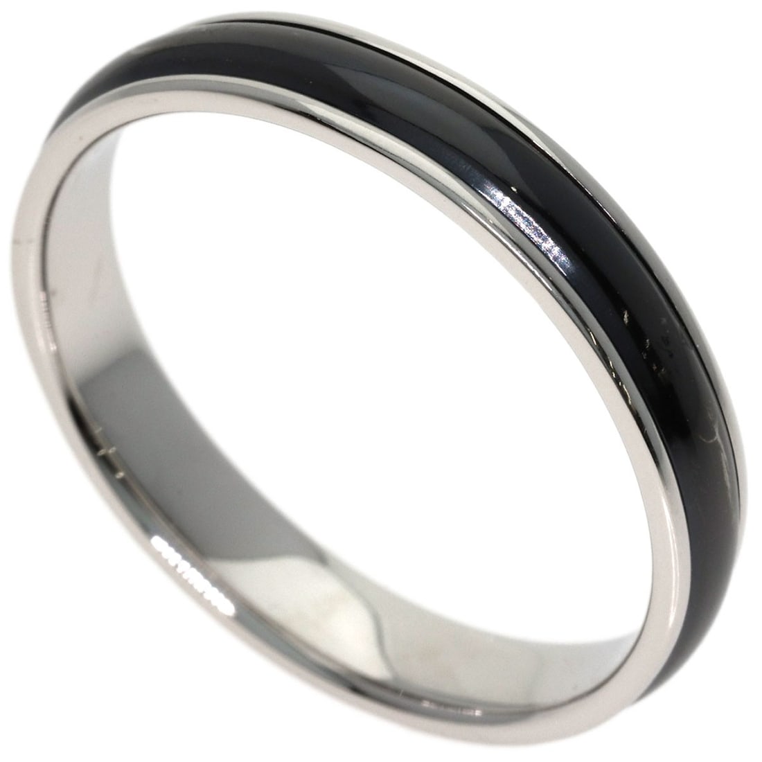 Ring Design Tiffany Pt950 Titanium Co: Ring Design Tiffany Pt950 Titanium Co Titanium Pt950 Titanium Co Ring Design by TIFFANY&Co. features a striking silver exterior with no main stone, making it a sleek and modern accessory. The ring's t