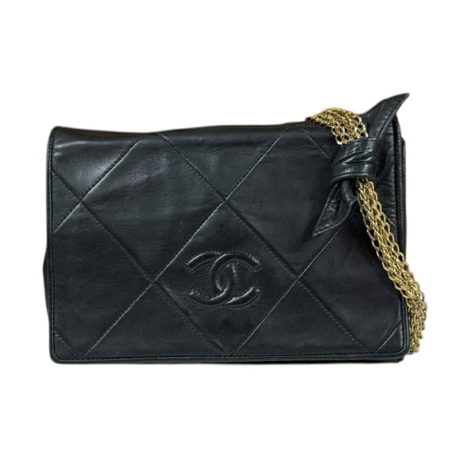 Shoulder Bag Leather Chanel: Shoulder Bag Leather Chanel Black lambskin leather shoulder bag from Chanel, measuring 13cm x 19.5cm x 6cm. This stylish accessory comes with a guarantee card and is made from high-quality leather. A