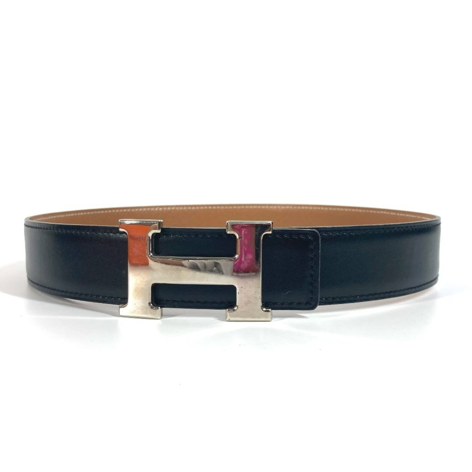 Hermes belt standard: Hermes belt standard Box calf leather and Epsom leather combine in the classic design of this standard Hermes belt, available in black, brown, and silver. Measuring 66cm-71cm, it features a sturdy box