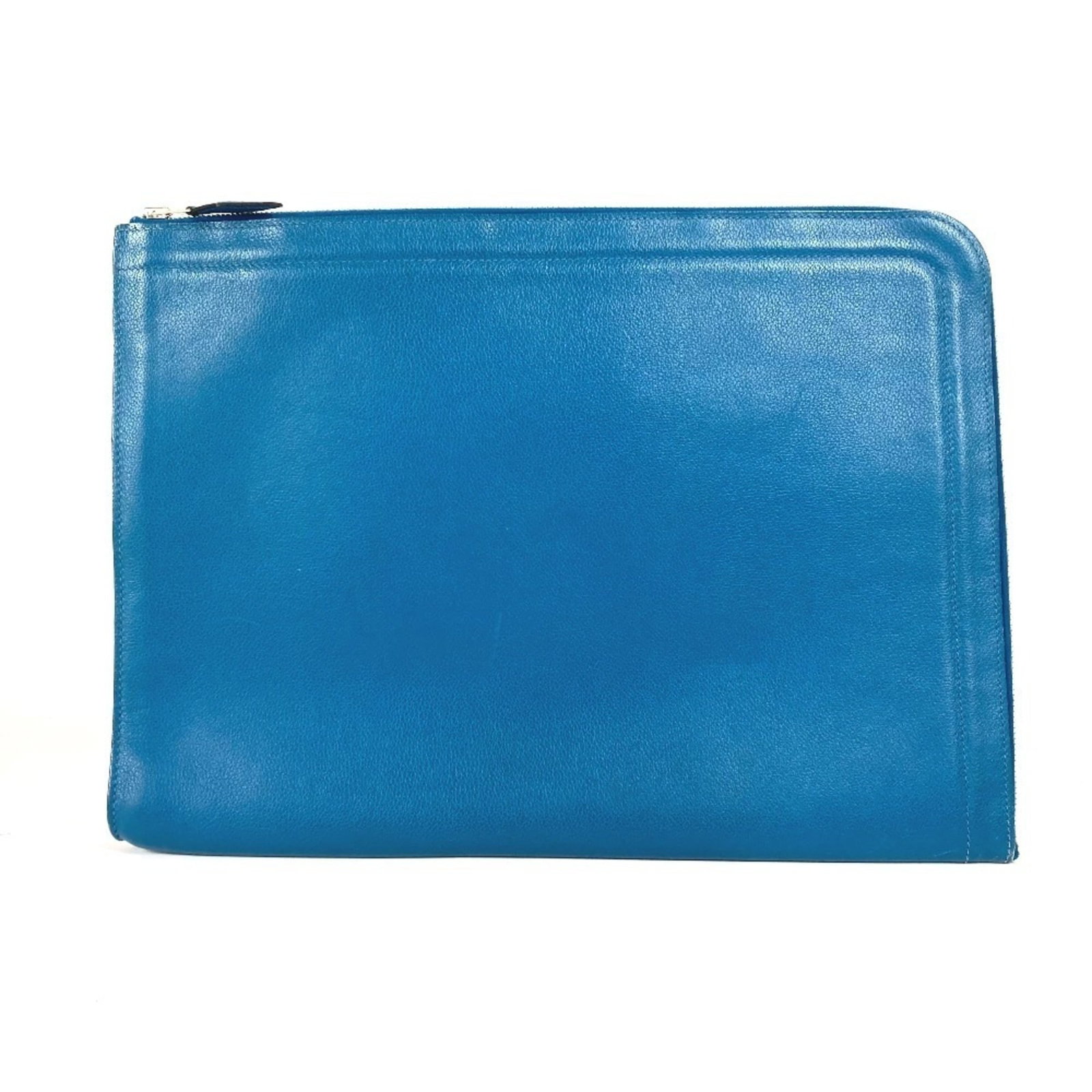 Hermes pouch leather bag: Hermes pouch leather bag Blue leather pouch clutch bag from Hermes, featuring a classic design. Made from high-quality leather, this stylish accessory showcases the brand's signature craftsmanship. A 