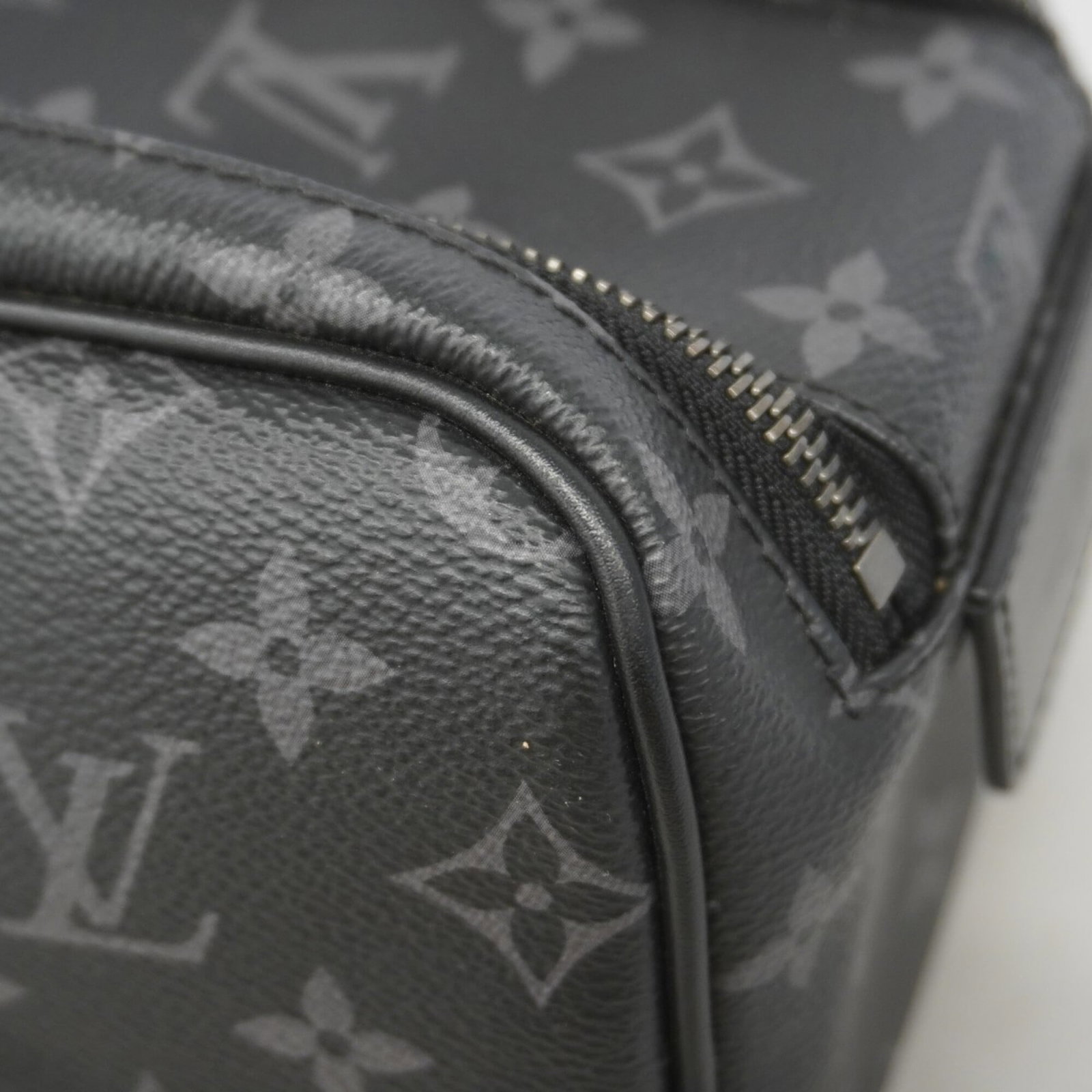 Louis Vuitton Handbag - 7