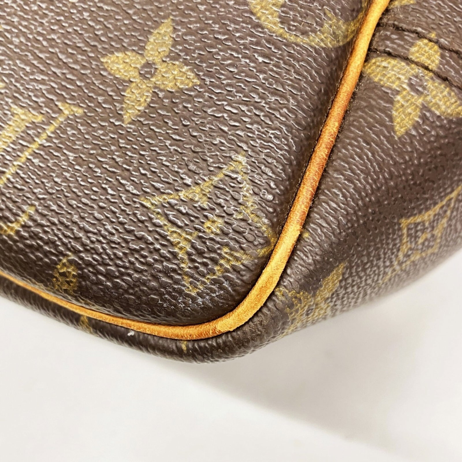 Louis Vuitton Handbag - 6