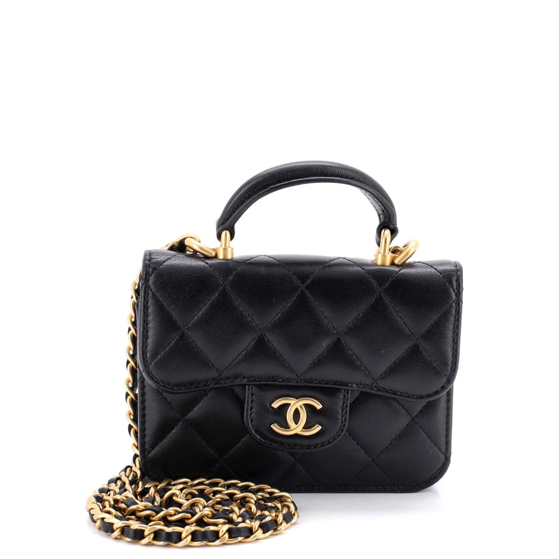 Coin purse quilted lambskin chain handle top flap: Coin purse quilted lambskin chain handle top flap Black quilted lambskin chain handle top flap coin purse with minor scuffs and creases on the exterior, and minor scuffs on the handles/straps. The int