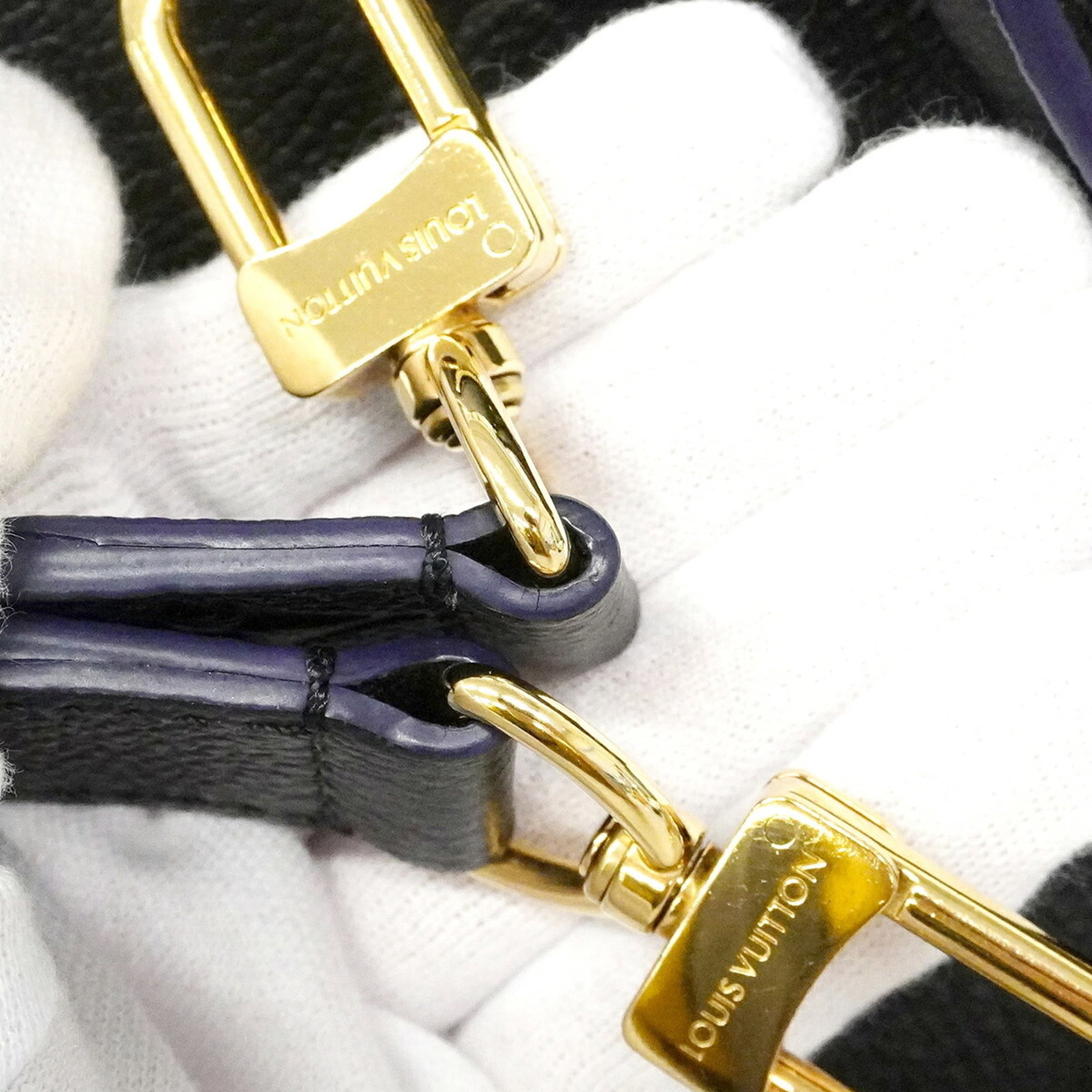 Louis Vuitton Handbag - 9