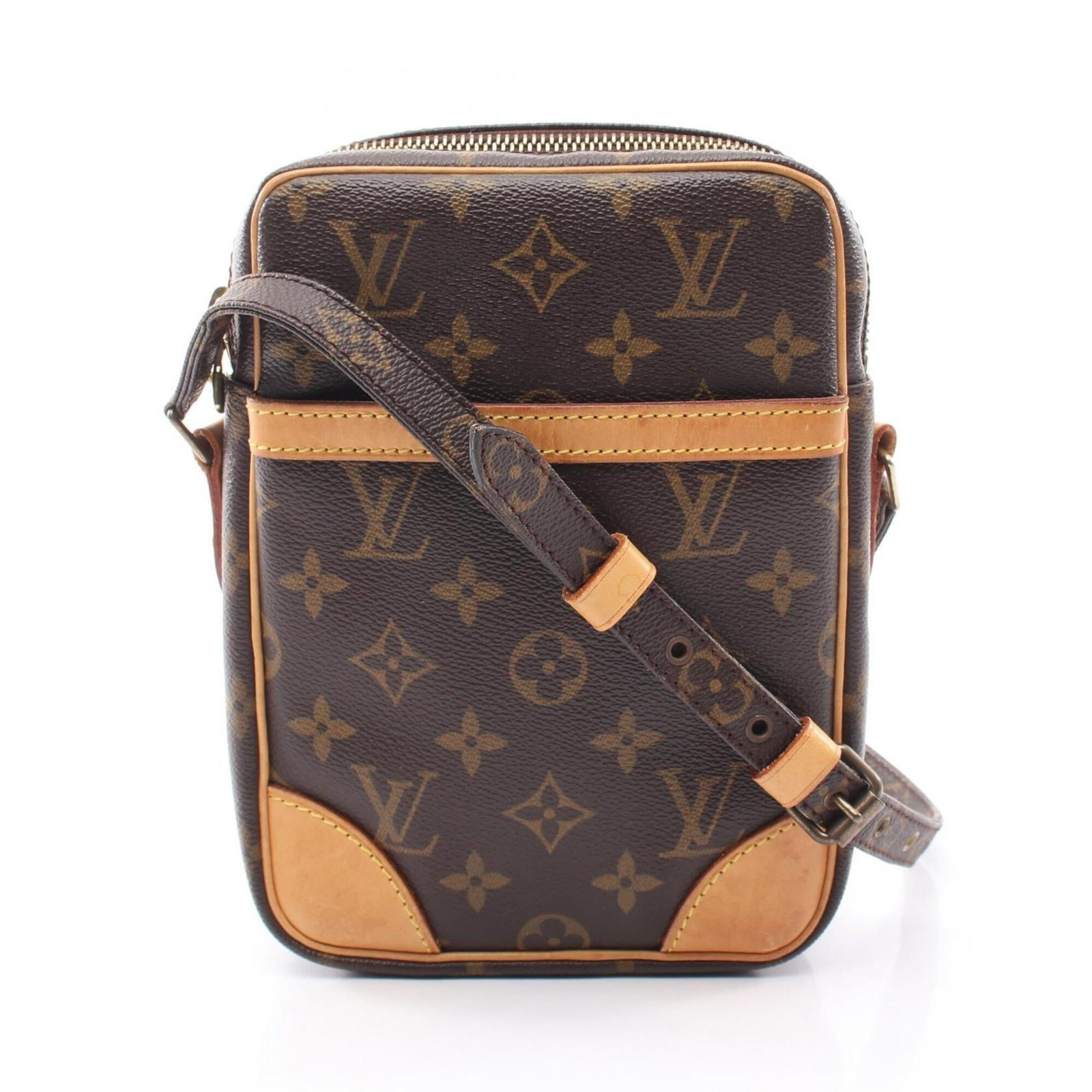 Shoulder Bag Coated Canvas Leather Louis Vuitton: Shoulder Bag Coated Canvas Leather Louis Vuitton Coated canvas and leather combine in a timeless design, defining the classic look of Louis Vuitton's shoulder bag. Measuring 21cm x 15cm x 4.5cm, this