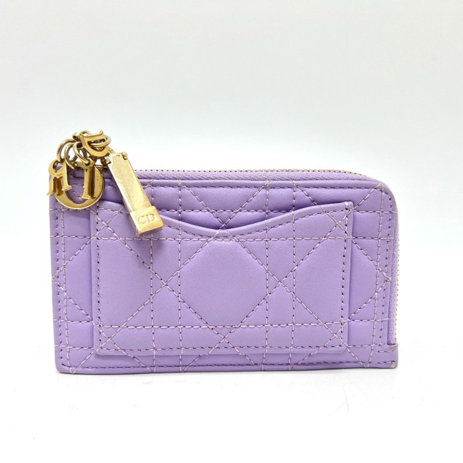 Christian Dior Leather Business Card Case: Christian Dior Leather Business Card Case The Christian Dior Leather Business Card Case boasts a rich purple hue, elegantly crafted from high-quality leather. Measuring 7.5cm x 13.5cm, it provides a s