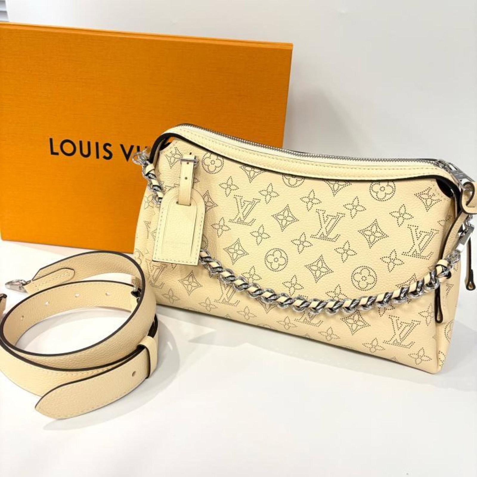 Handbag Louis Vuitton Mahina Leather Shoulder (1 of 10)
