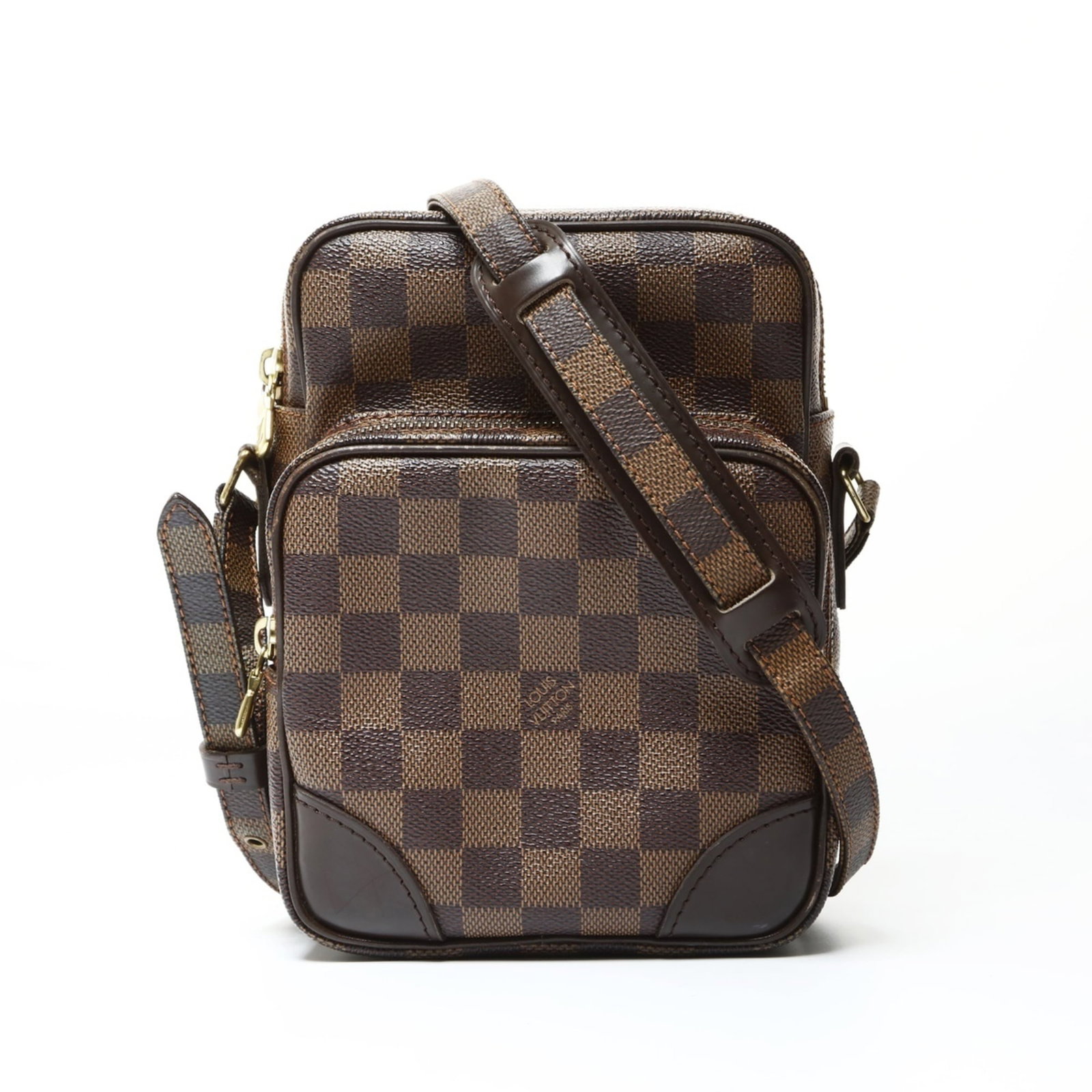 Shoulder bag from Louis Vuitton: Shoulder bag from Louis Vuitton This Louis Vuitton shoulder bag boasts a classic design with clean lines and timeless elegance. Made from high-quality materials, its brown color adds a touch of sophis