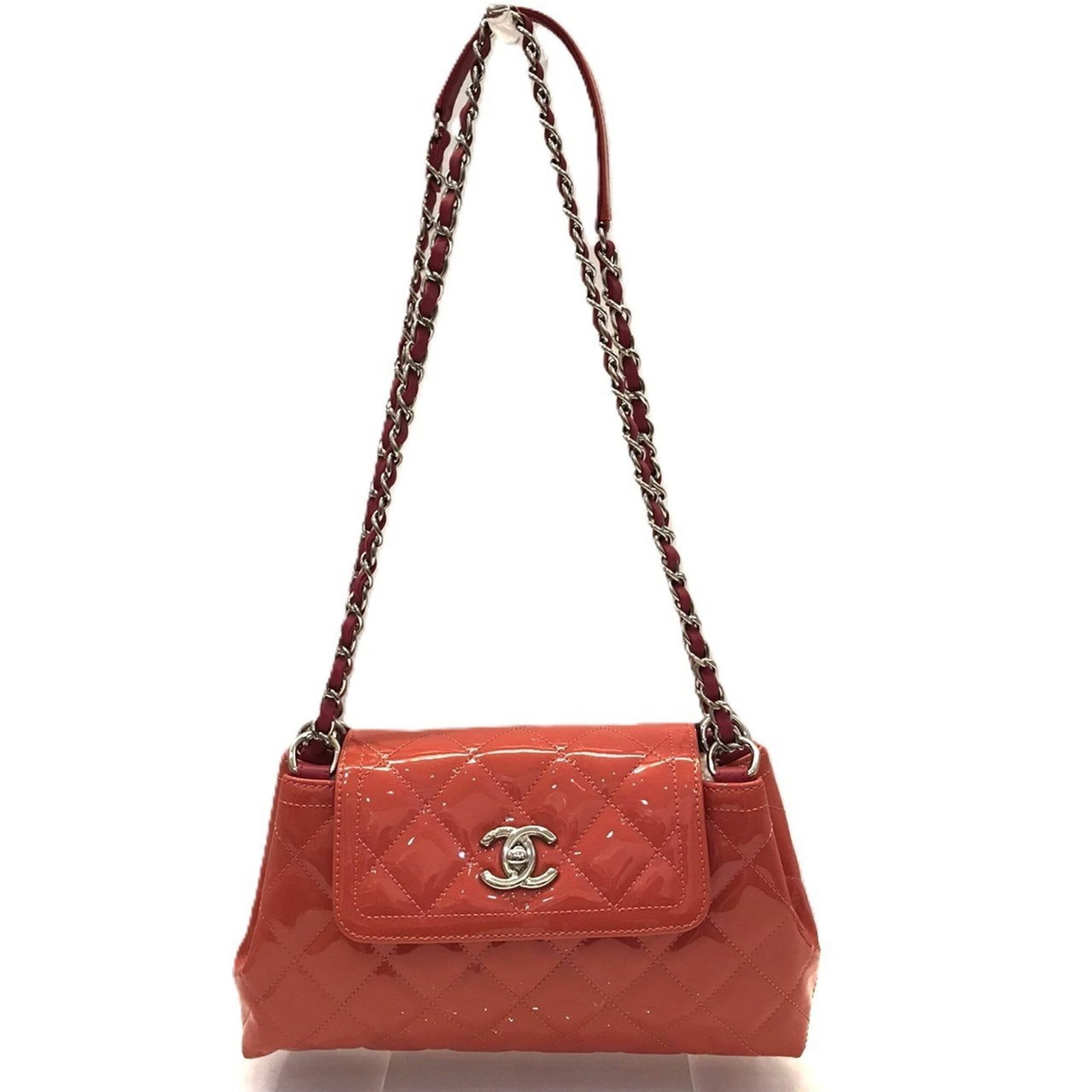 Patent leather shoulder bag by Chanel: Patent leather shoulder bag by Chanel Patent leather shoulder bag by Chanel features a striking pink hue and sleek design. Made from high-quality patent leather, the bag measures 16cm x 26cm x 6.5cm