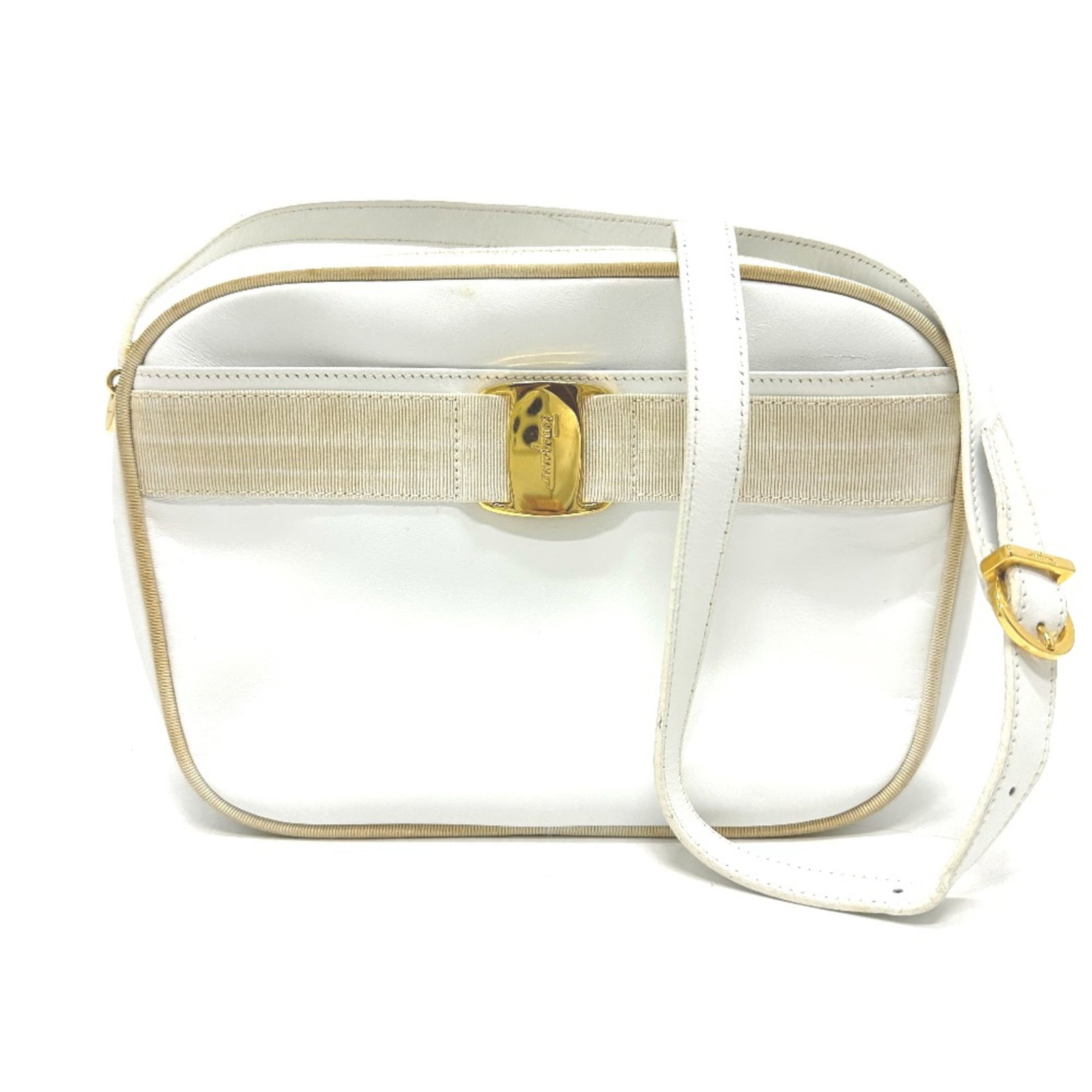 Shoulder bag leather by Salvatore Ferragamo: Shoulder bag leather by Salvatore Ferragamo White leather shoulder bag by Salvatore Ferragamo, measuring W20cmxH16.5cmxD7.5cm (W7.9xH6.5xD3.0inch) with a longest shoulder strap of 51.2 inches /