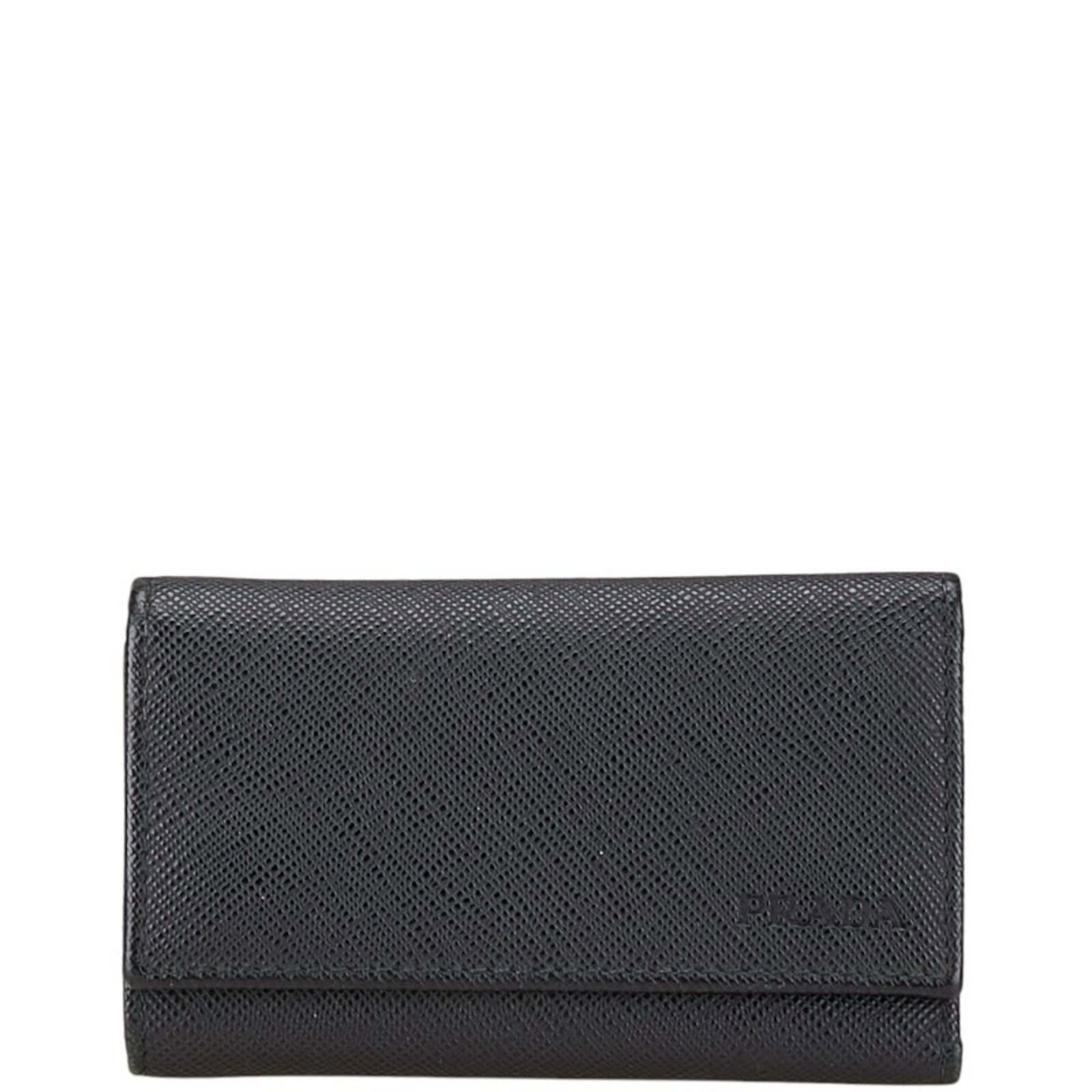 Keycase Leather Prada: Keycase Leather Prada This Prada leather keycase is made from high-quality black leather, measuring 6.5cm x 11cm x 1.5cm in size. Its sleek design and compact shape make it a practical accessory for d
