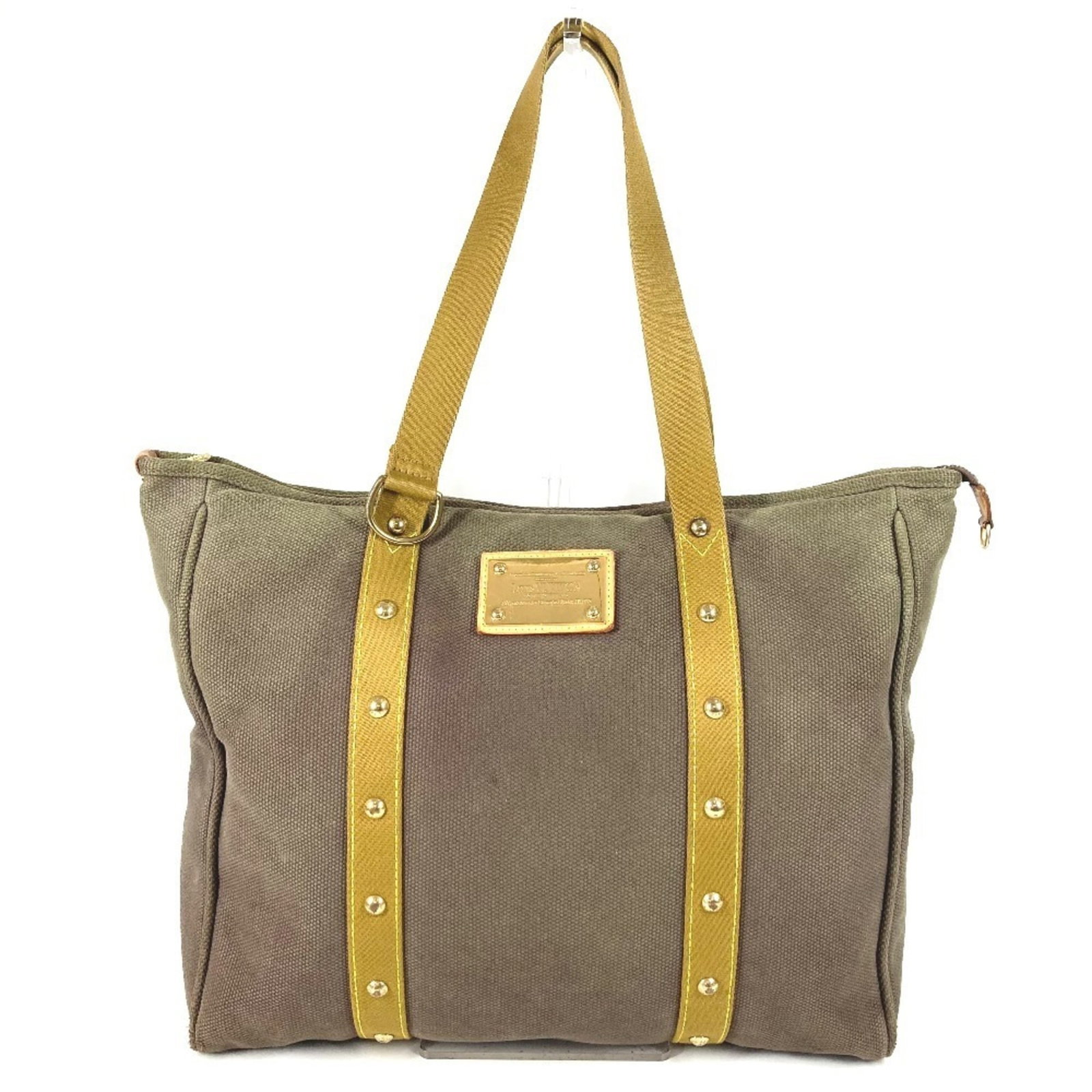 Canvas tote bag from Louis Vuitton: Canvas tote bag from Louis Vuitton Canvas tote bag from Louis Vuitton, crafted in high-quality brown canvas, features a classic design with clean lines and a spacious interior. Measuring 34cm x 41cm x