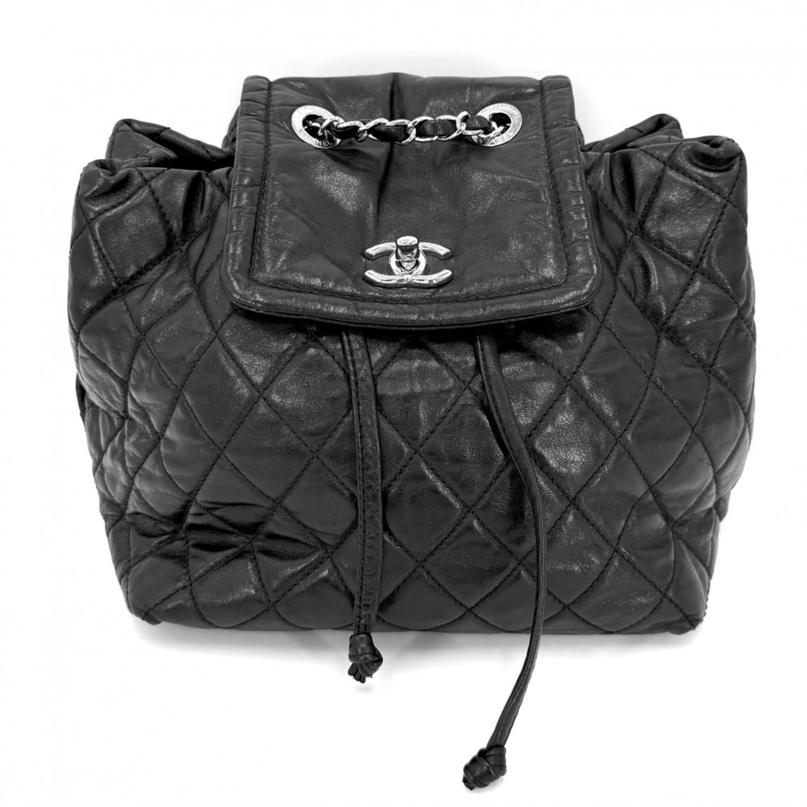 Shoulder Bag Leather Chanel: Shoulder Bag Leather Chanel Black leather shoulder bag from the iconic Chanel Matelasse line, featuring a sleek and timeless design. Measuring 20cm x 22cm x 19cm, it boasts a sturdy strap length of 85