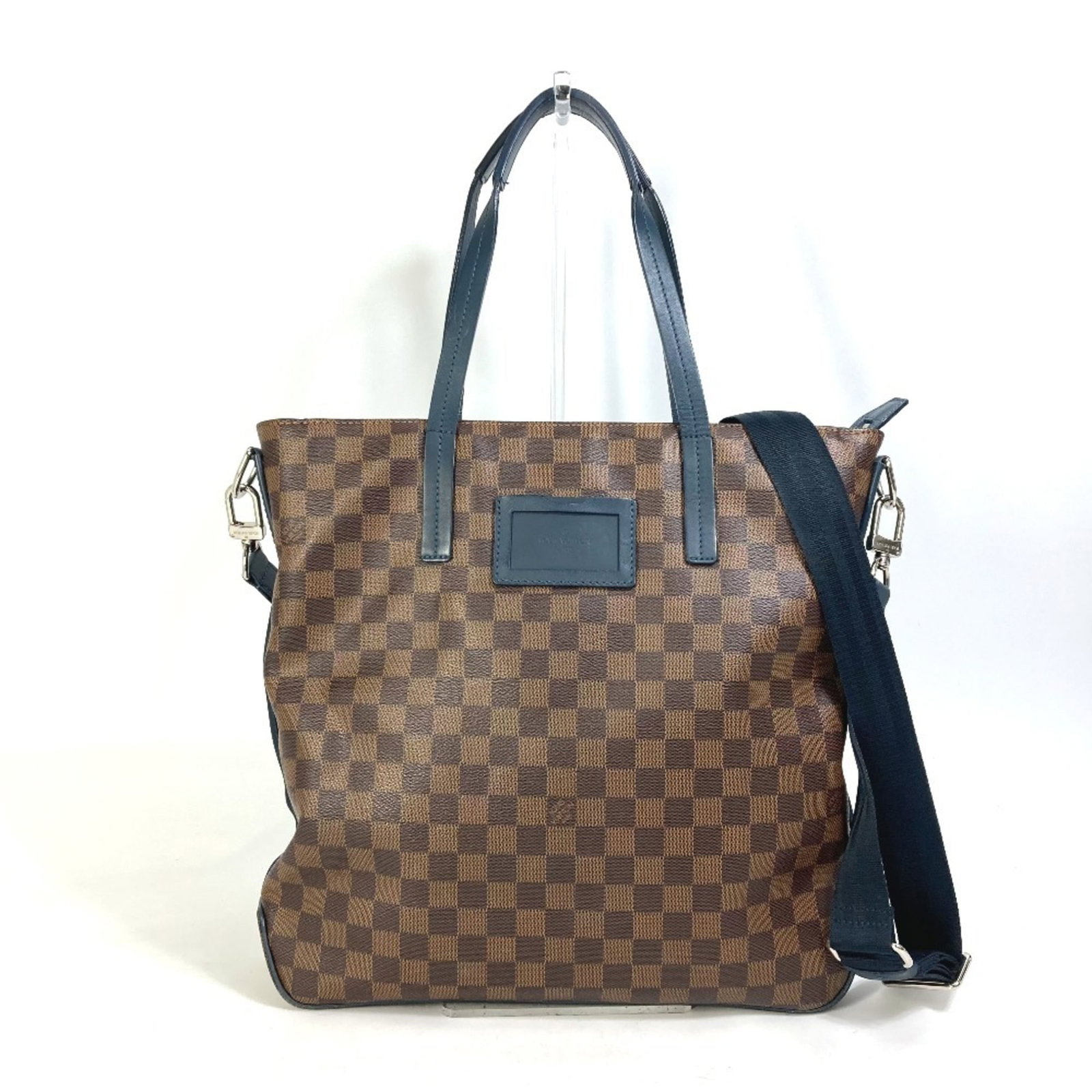 Louis Vuitton Shoulder Bag Tote Bag Damier Canvas: Louis Vuitton Shoulder Bag Tote Bag Damier Canvas Damier Canvas, a classic pattern, adorns the brown Ebene Louis Vuitton shoulder bag tote. Measuring 35cm x 37cm x 10cm, it features a sturdy strap
