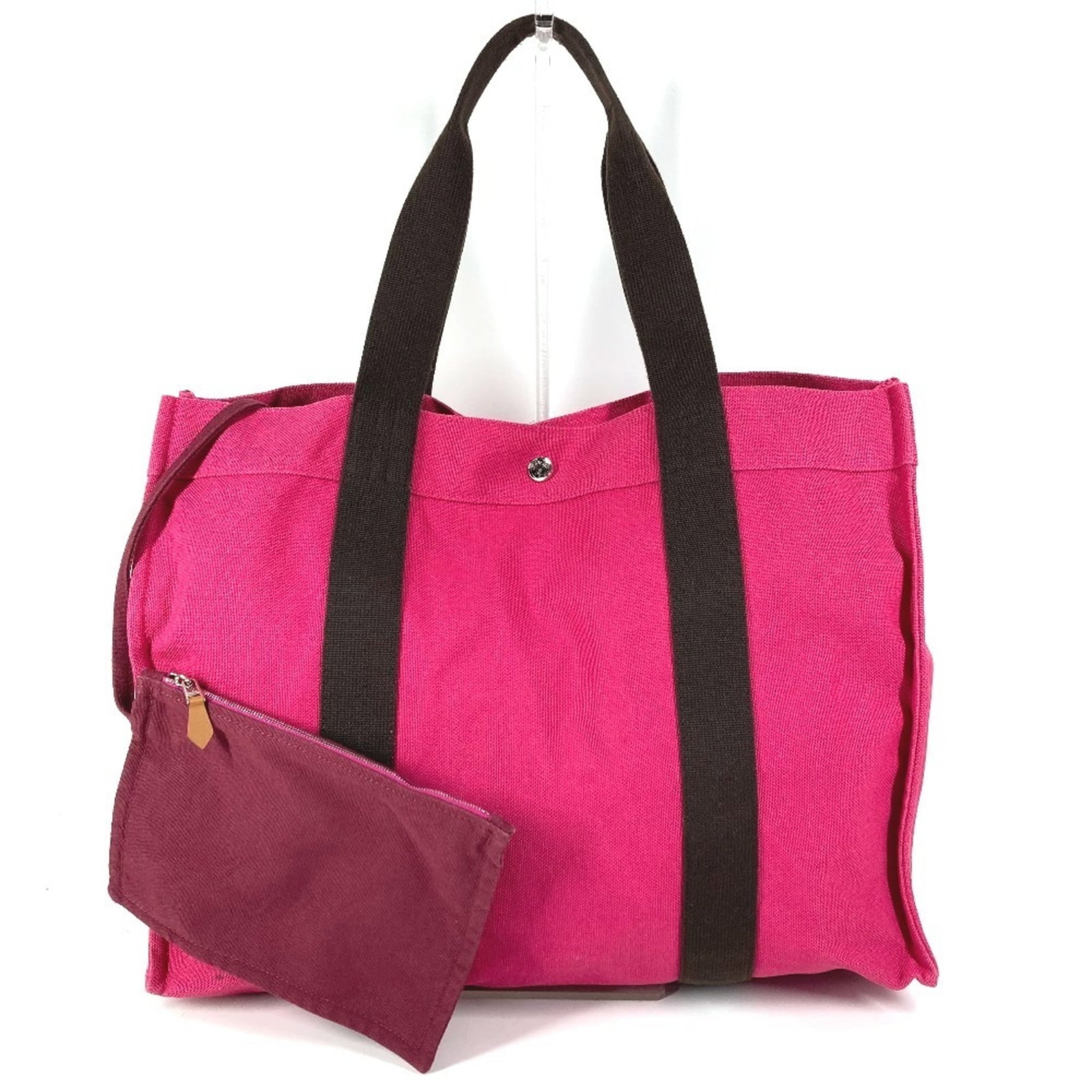 Hermes Shoulder Bag Tote Bag Canvas: Hermes Shoulder Bag Tote Bag Canvas Canvas tote bag from Hermes, made in France. This shoulder bag features a classic design with a canvas material and available in black and pink colors. Measuring