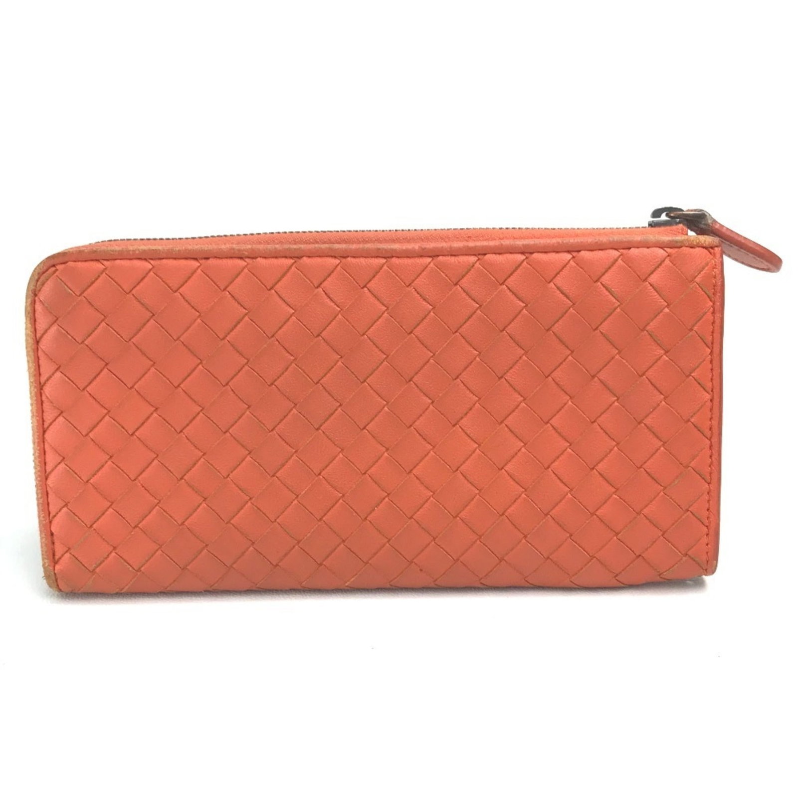 Veneta Bottega Long Intrecciato Bi Fold Wallet: Veneta Bottega Long Intrecciato Bi Fold Wallet The Veneta Bottega Long Intrecciato Bi Fold Wallet features an iconic design with its signature intrecciato weave, available in a vibrant orange color.