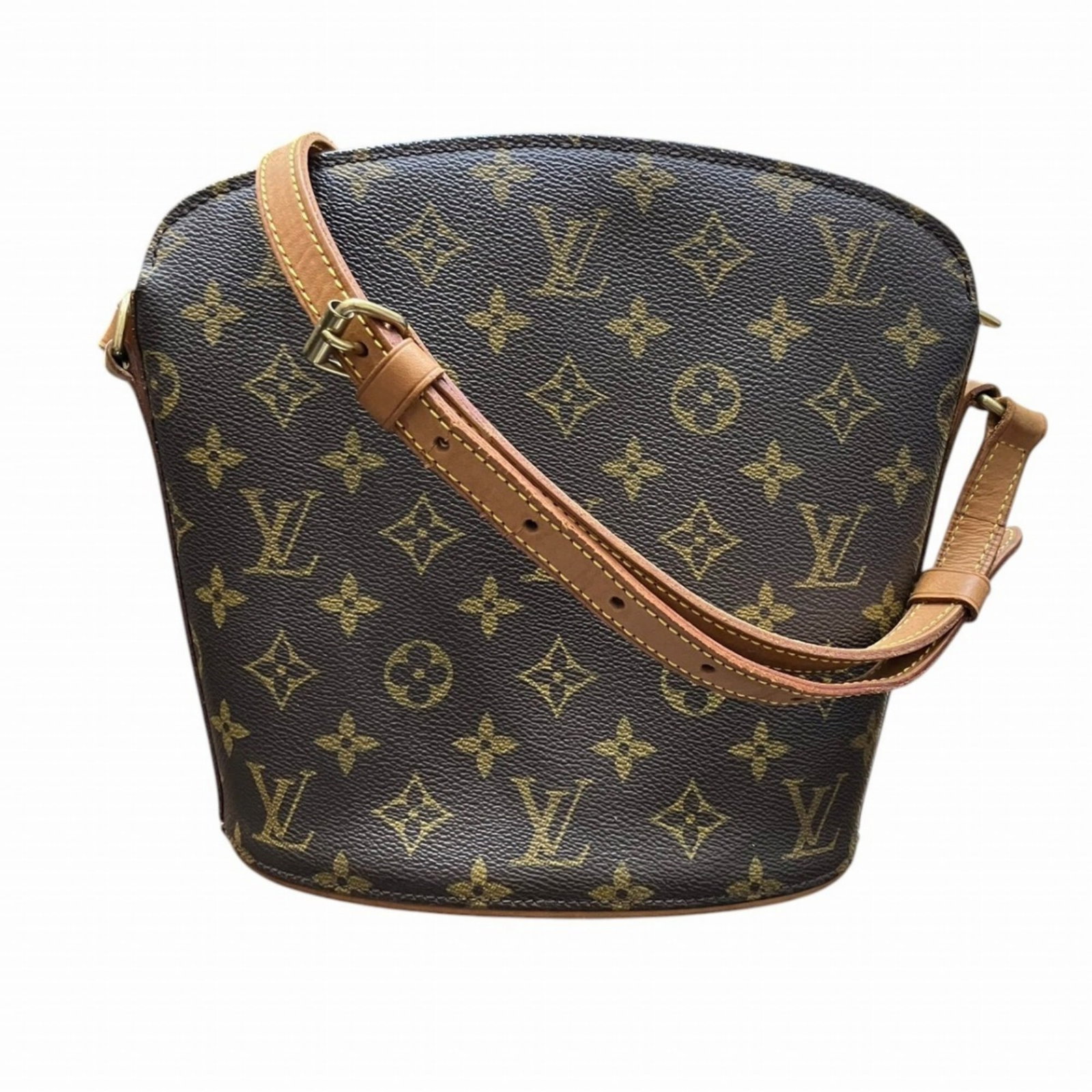 Shoulder Bag Monogram By Louis Vuitton: Shoulder Bag Monogram By Louis Vuitton Monogrammed with iconic Louis Vuitton style, this shoulder bag boasts the distinctive monogram pattern and sleek design. Measuring 22cm x 24cm x 10cm, it feature