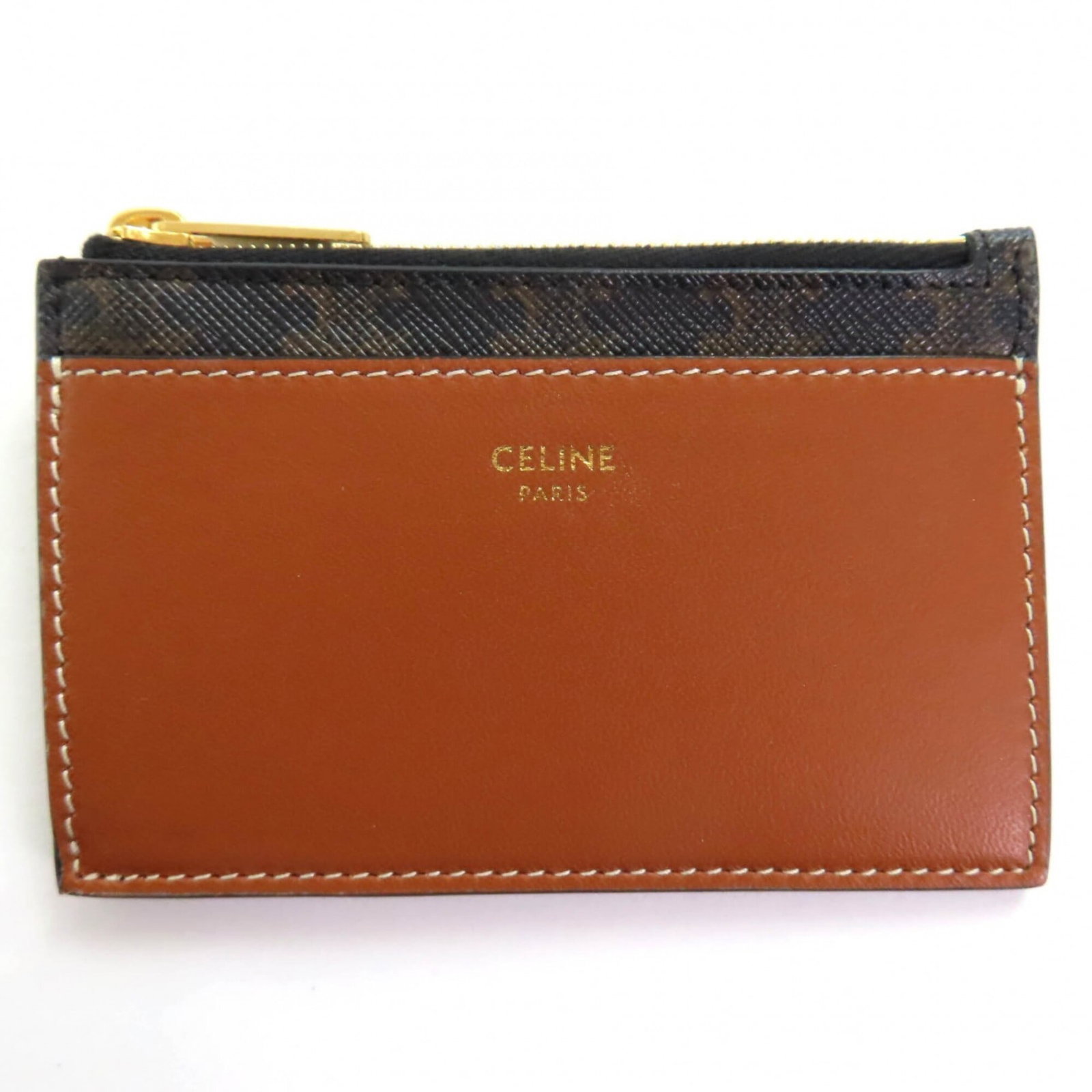 Celine Card Case Leather: Celine Card Case Leather This Celine card case is crafted from high-quality Italian leather, offering a classic and sophisticated design. Measuring 7.3cm x 11.2cm, it provides ample space for your car