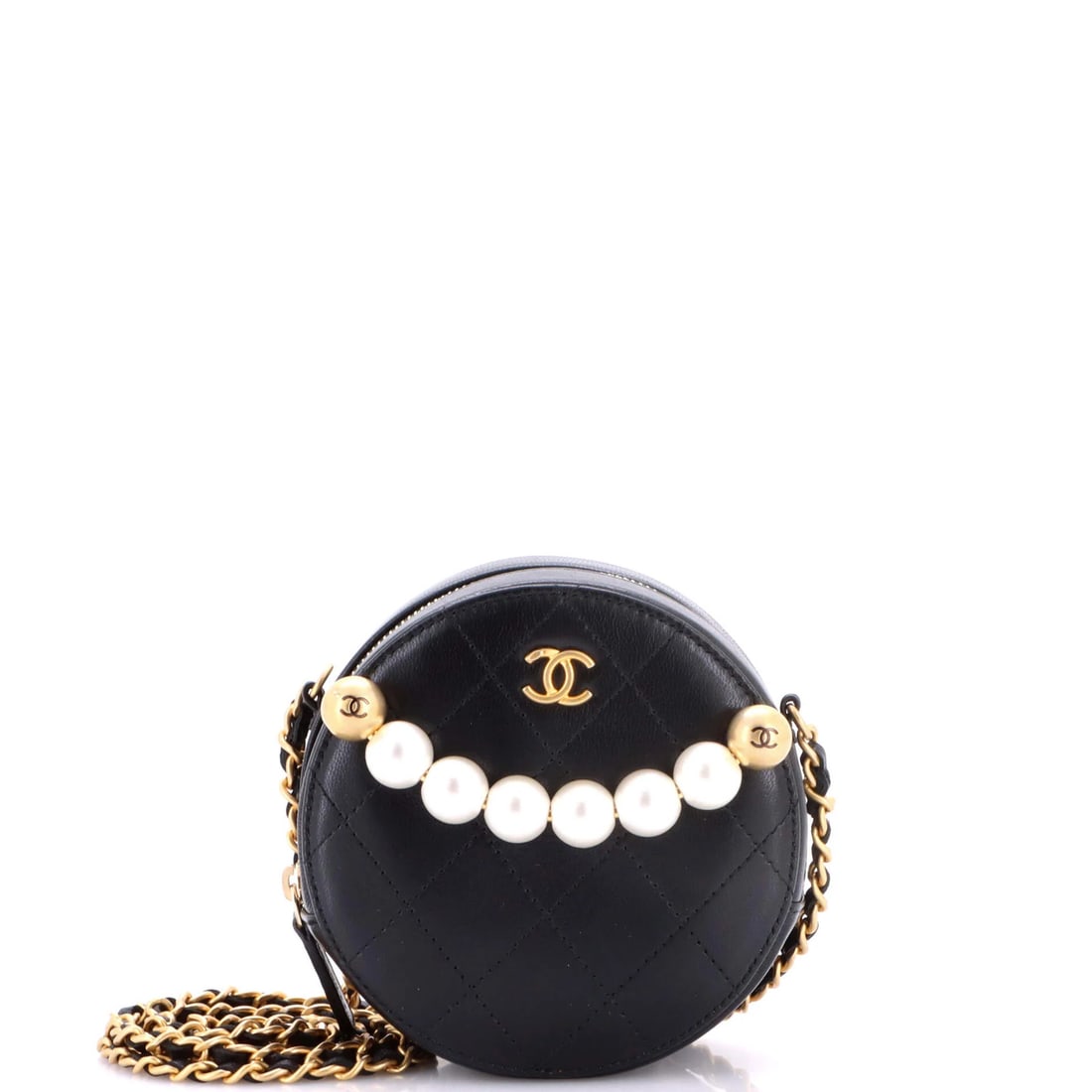 Chanel Chic Pearls Round Clutch with Chain Quilted Lambskin: Chanel Chic Pearls Round Clutch with Chain Quilted Lambskin Black leather exterior with chain quilted design and gold hardware, this round clutch features a classic Chanel Chic Pearls style.
