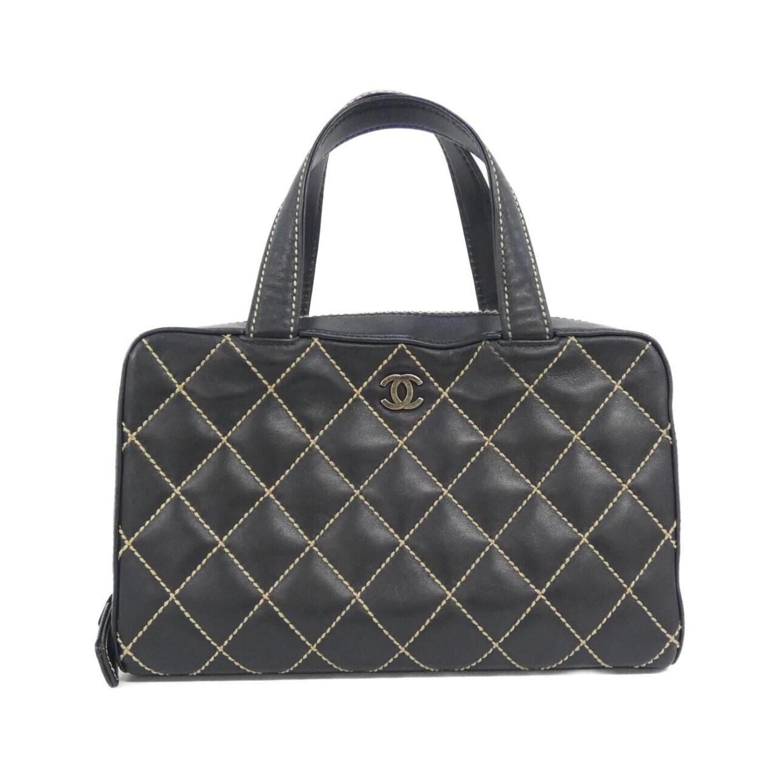 Handbag Leather Pouch By Chanel: Handbag Leather Pouch By Chanel Calfskin leather construction in beige and black, with matte gold hardware, defines the sleek design of this Chanel handbag leather pouch. Measuring 21cm x 30cm x