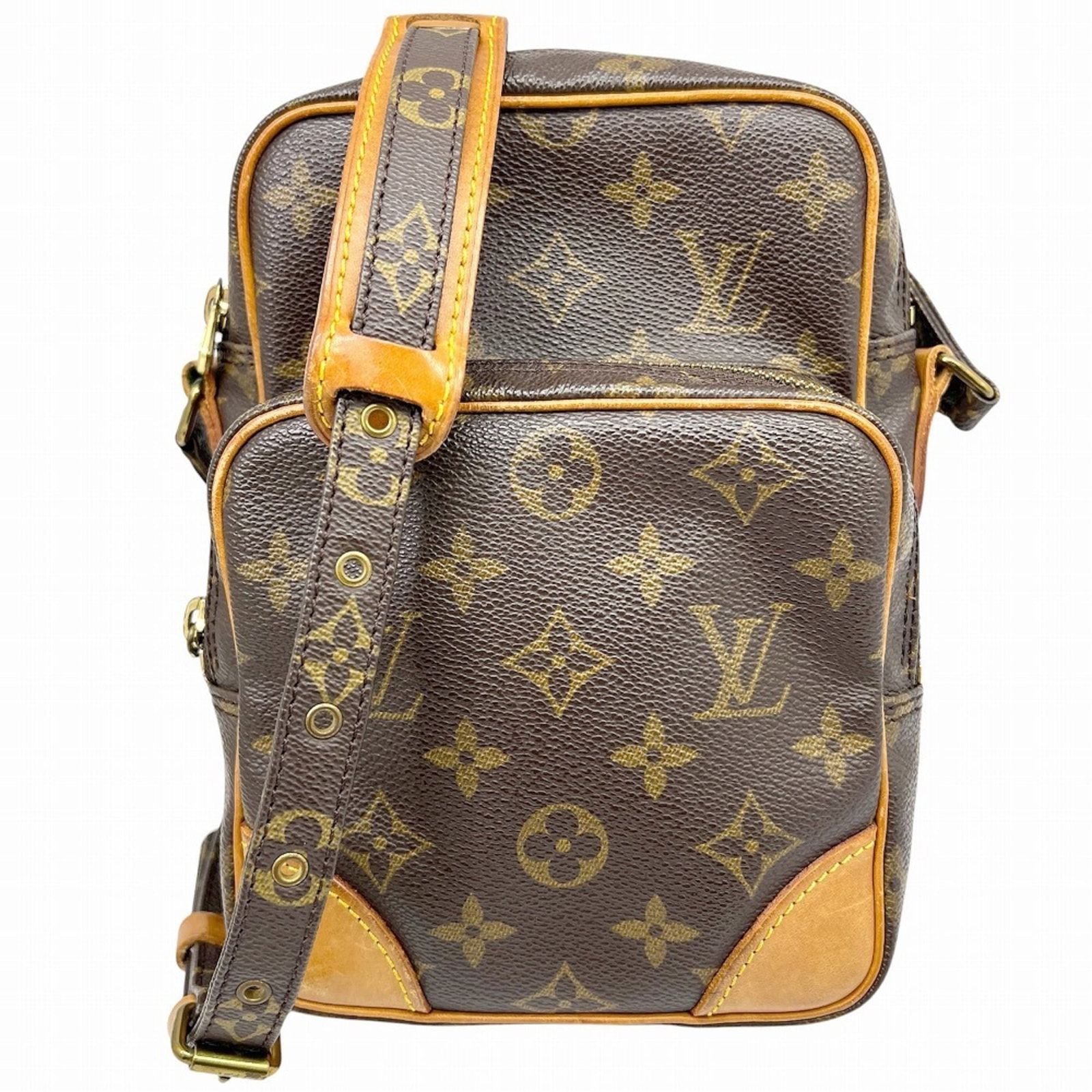Shoulder Bag Monogram By Louis Vuitton: Shoulder Bag Monogram By Louis Vuitton Brown Monogram Shoulder Bag by Louis Vuitton, measuring 22cm x 16cm x 9cm. This iconic bag features the signature monogram pattern in a rich brown color, adding 