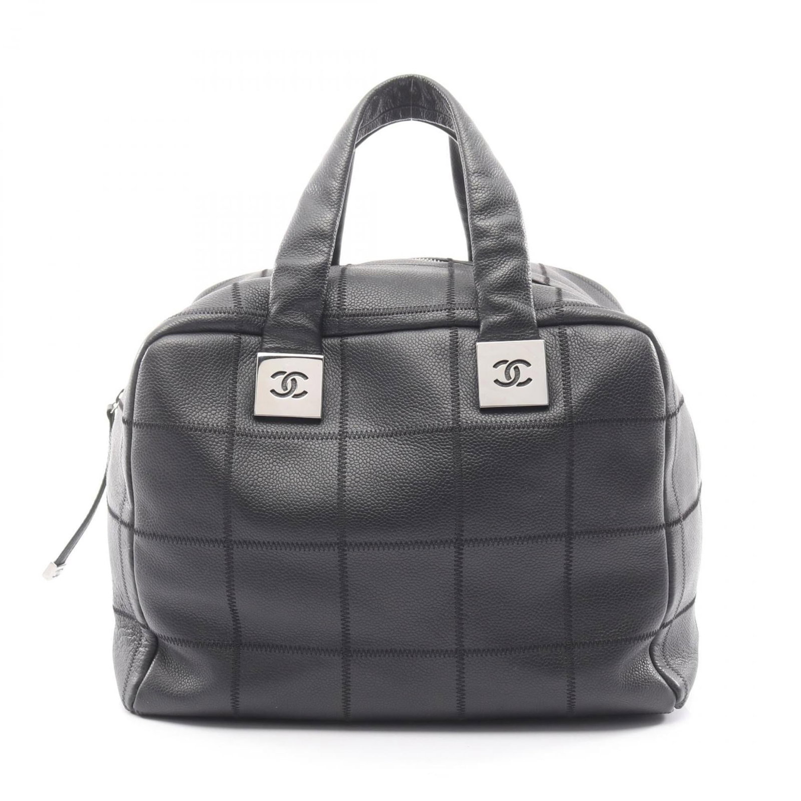 Leather Handbag Chanel: Leather Handbag Chanel This black leather Chanel handbag features classic design with a timeless look. Made from high-quality calfskin, its durable construction ensures long-lasting use. With