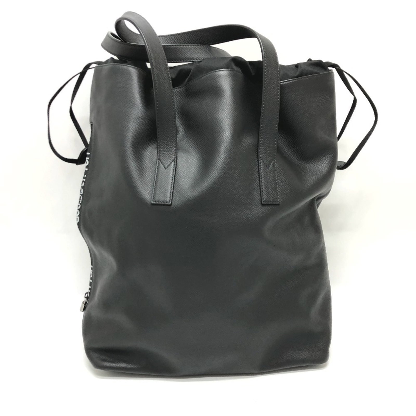 Taiga Leather Louis Vuitton Tote: Taiga Leather Louis Vuitton Tote Taiga Leather Louis Vuitton Tote boasts striking Ardoise color and Taiga leather material, defining its unique style. Measuring 47cm x 36cm x 14cm, it features a spaci