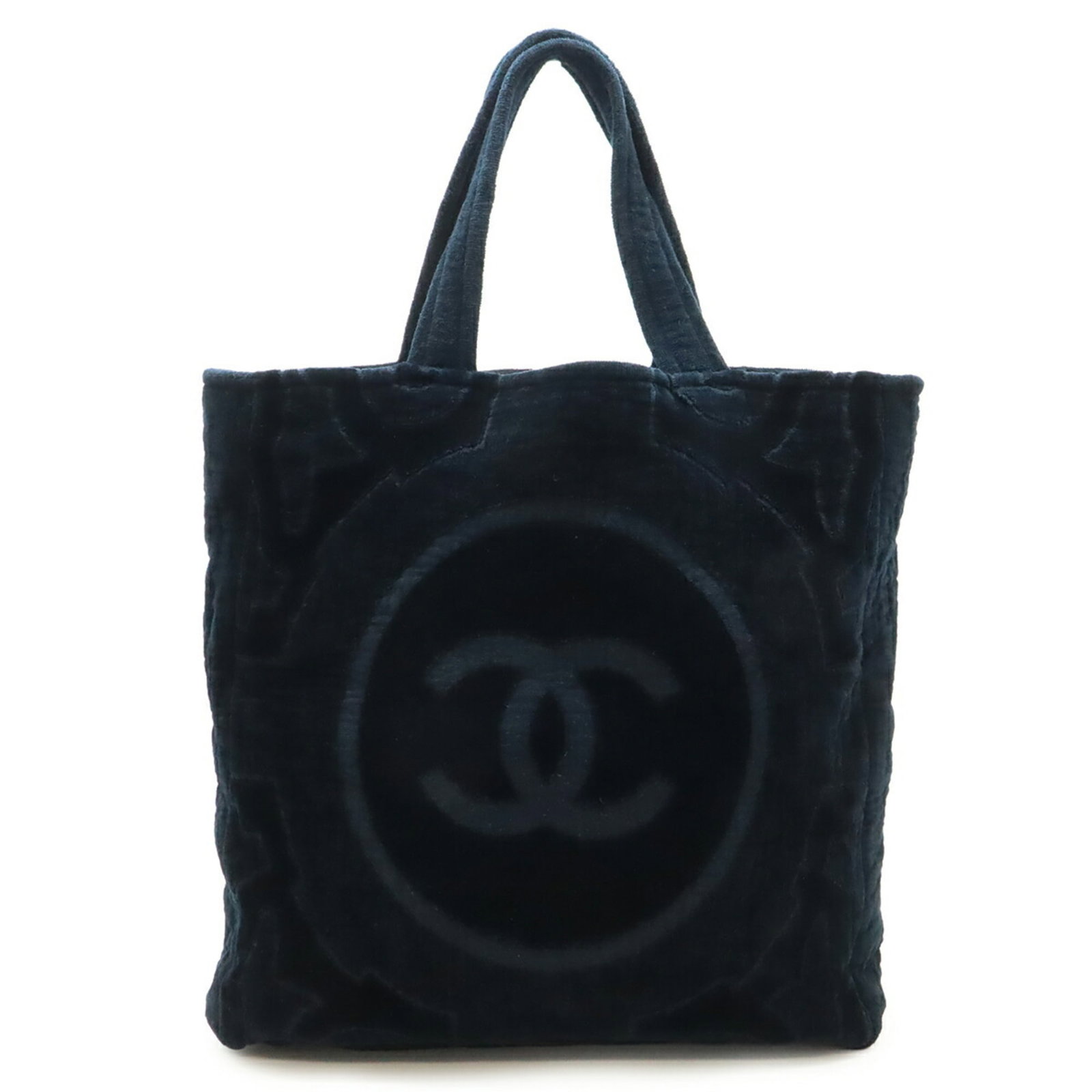 Beach bag pile fabric shoulder tote bag Chanel: Beach bag pile fabric shoulder tote bag Chanel Black pile fabric shoulder tote bag from Chanel, measuring 44cm x 41.5cm x 10cm. This stylish beach bag features a classic design with a comfortable shou