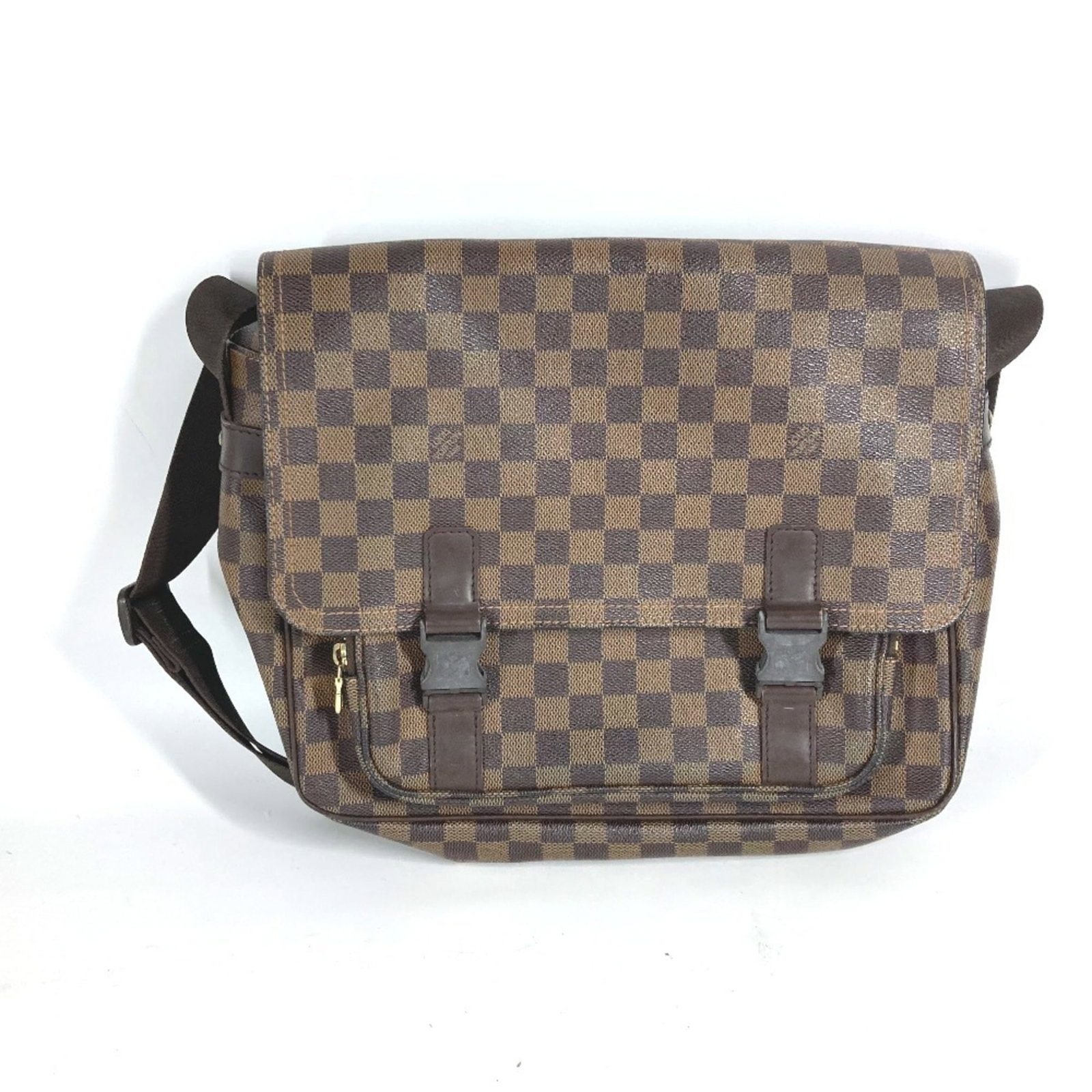 Louis Vuitton Messenger Bag Shoulder Bag Damier Canvas: Louis Vuitton Messenger Bag Shoulder Bag Damier Canvas Damier Canvas pattern adds visual interest to the classic design of this Louis Vuitton Messenger Bag Shoulder Bag. Made from high-quality Damier