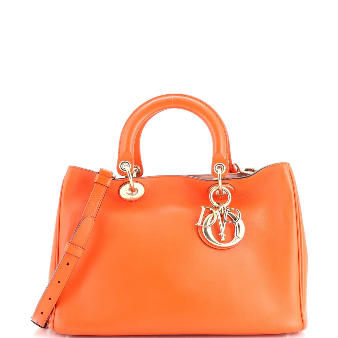 Christian Dior Diorissimo Tote Smooth Calfskin Medium: Christian Dior Diorissimo Tote Smooth Calfskin Medium The Christian Dior Diorissimo Tote Smooth Calfskin Medium boasts a vibrant orange exterior with a neutral interior, complemented by gold tone