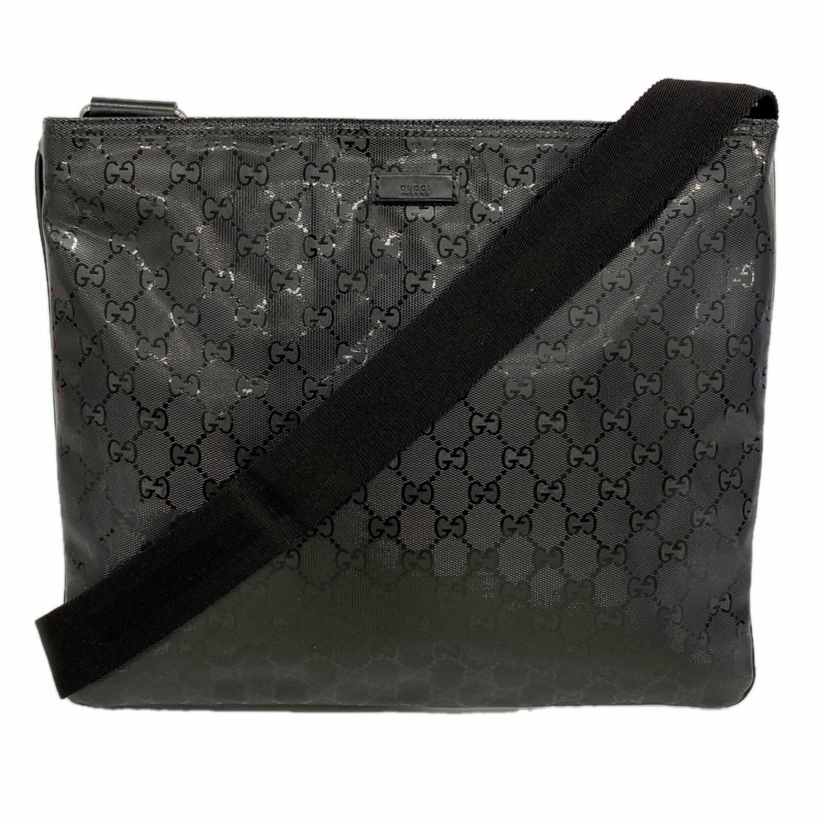 Shoulder Bag Pvc Gucci: Shoulder Bag Pvc Gucci The Gucci MPN 201446 shoulder bag is crafted from durable PVC material, offering a sleek and modern design. Measuring 29.5cm x 35cm x 1cm, this black bag features silver hardwar