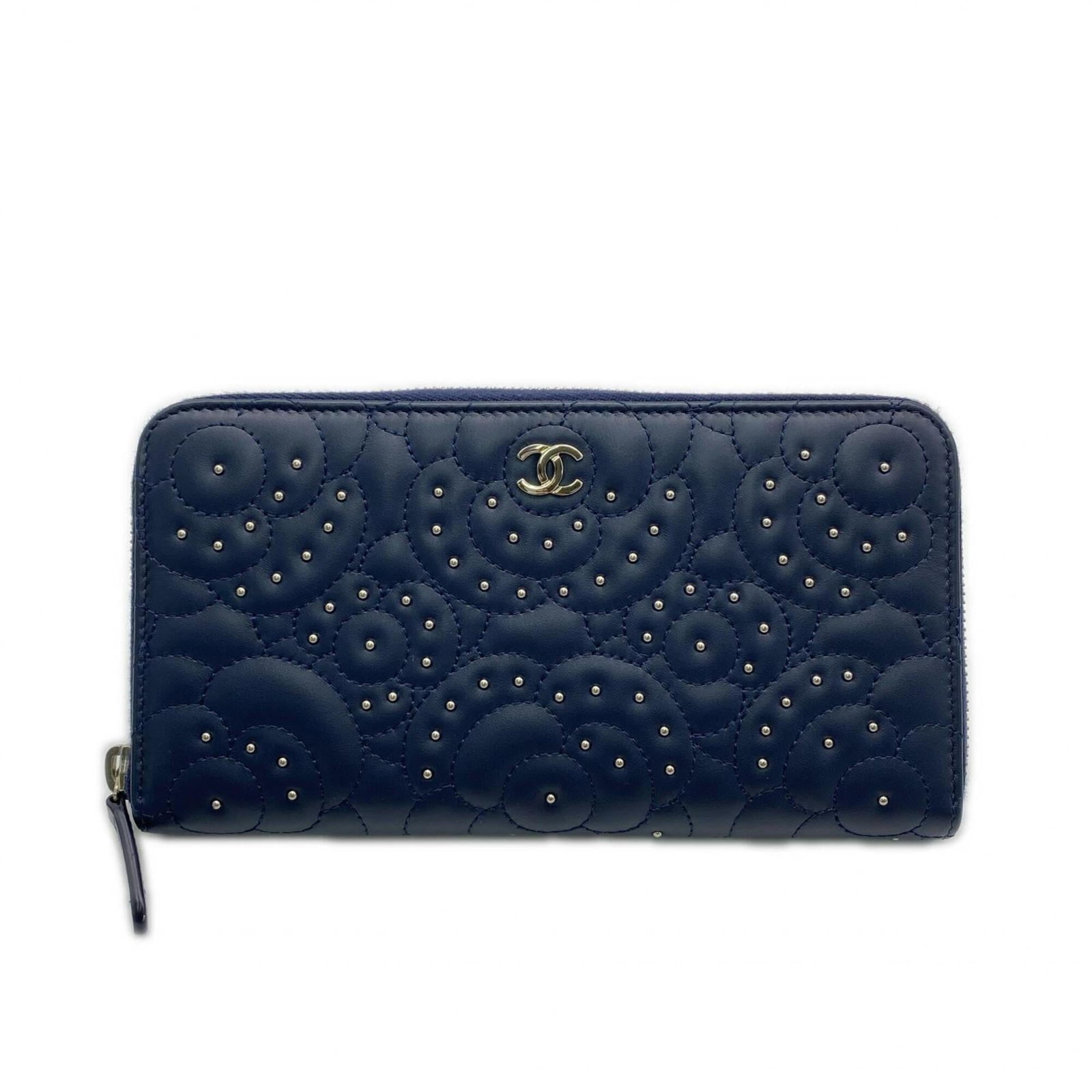 Chanel Long Wallet (Bi-Fold) Leather: Chanel Long Wallet (Bi-Fold) Leather Navy lambskin leather construction, the Chanel Long Wallet boasts a sleek and sophisticated design with its bi-fold layout. Measuring 10cm x 19cm x 2cm, it