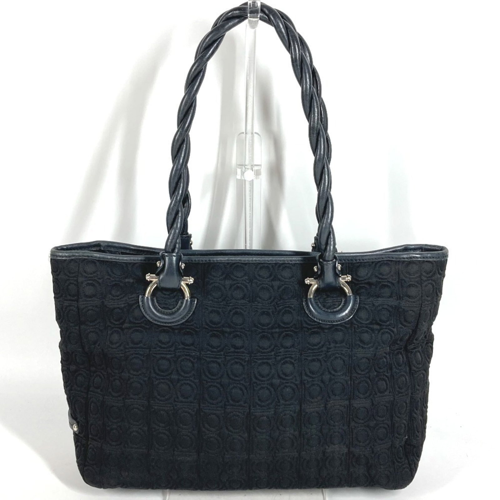 Salvatore Ferragamo shoulder bag nylon canvas leather tote: Salvatore Ferragamo shoulder bag nylon canvas leather tote The Salvatore Ferragamo shoulder bag features a unique blend of nylon canvas and leather, with a sleek black design. Measuring 21cm x 29cm x
