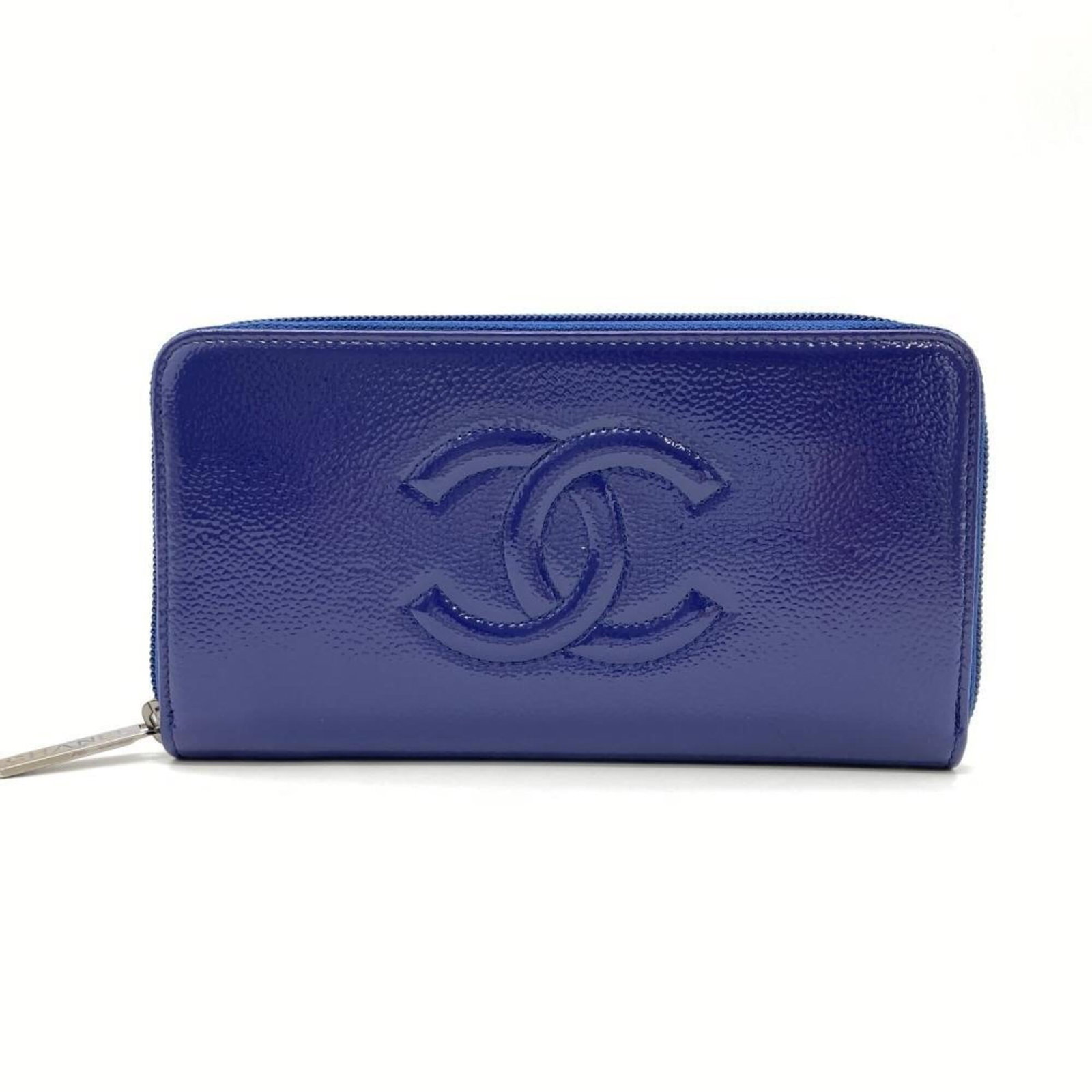 Chanel Long Wallet (Bi-Fold) Leather: Chanel Long Wallet (Bi-Fold) Leather Blue Chanel Long Wallet (Bi-Fold) Leather - A stylish and functional accessory, this bi-fold wallet features high-quality leather construction and a classic