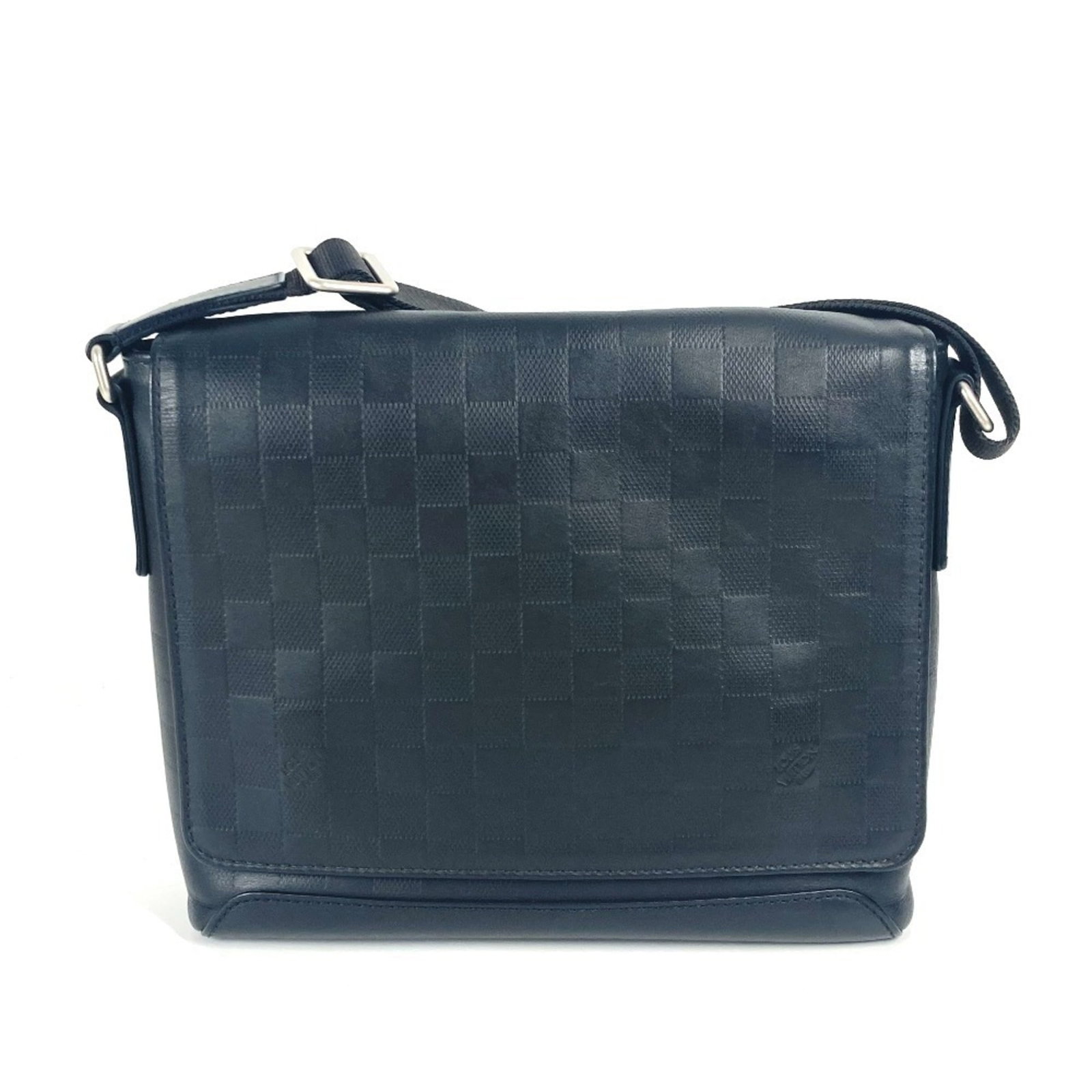 Shoulder bag in Louis Vuitton Damier Infini: Shoulder bag in Louis Vuitton Damier Infini Black Louis Vuitton Damier Infini shoulder bag with magnet closure, measuring 21cm x 25.5cm x 6.5cm. This iconic design features the signature Damier