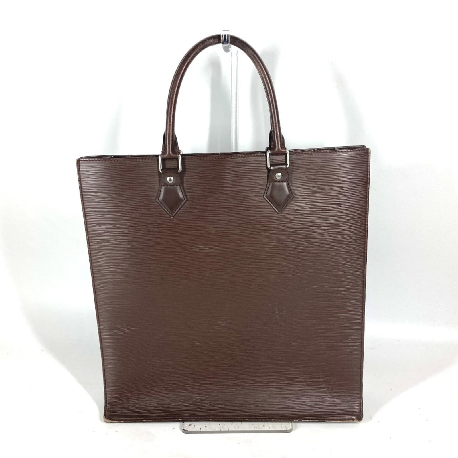 Louis Vuitton Handbag Epi Leather: Louis Vuitton Handbag Epi Leather Brown Epi leather handbag from Louis Vuitton, measuring 36.5cm x 36cm x 9.5cm. This classic design features the iconic Epi leather material, a signature element of