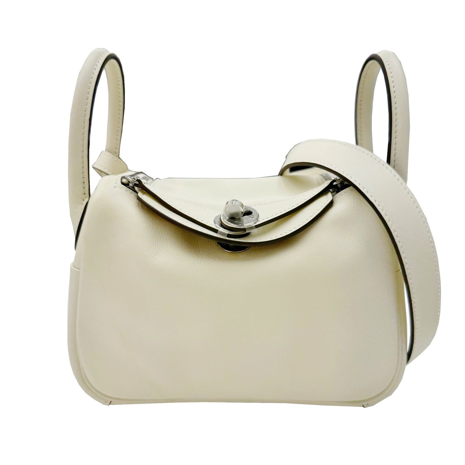 Swift leather bag handbag shoulder Hermes: Swift leather bag handbag shoulder Hermes Swift leather bag handbag shoulder Hermes features swift leather material and includes a dust bag. This women's shoulder bag measures 13.5cm x 19cm x 10cm, wi