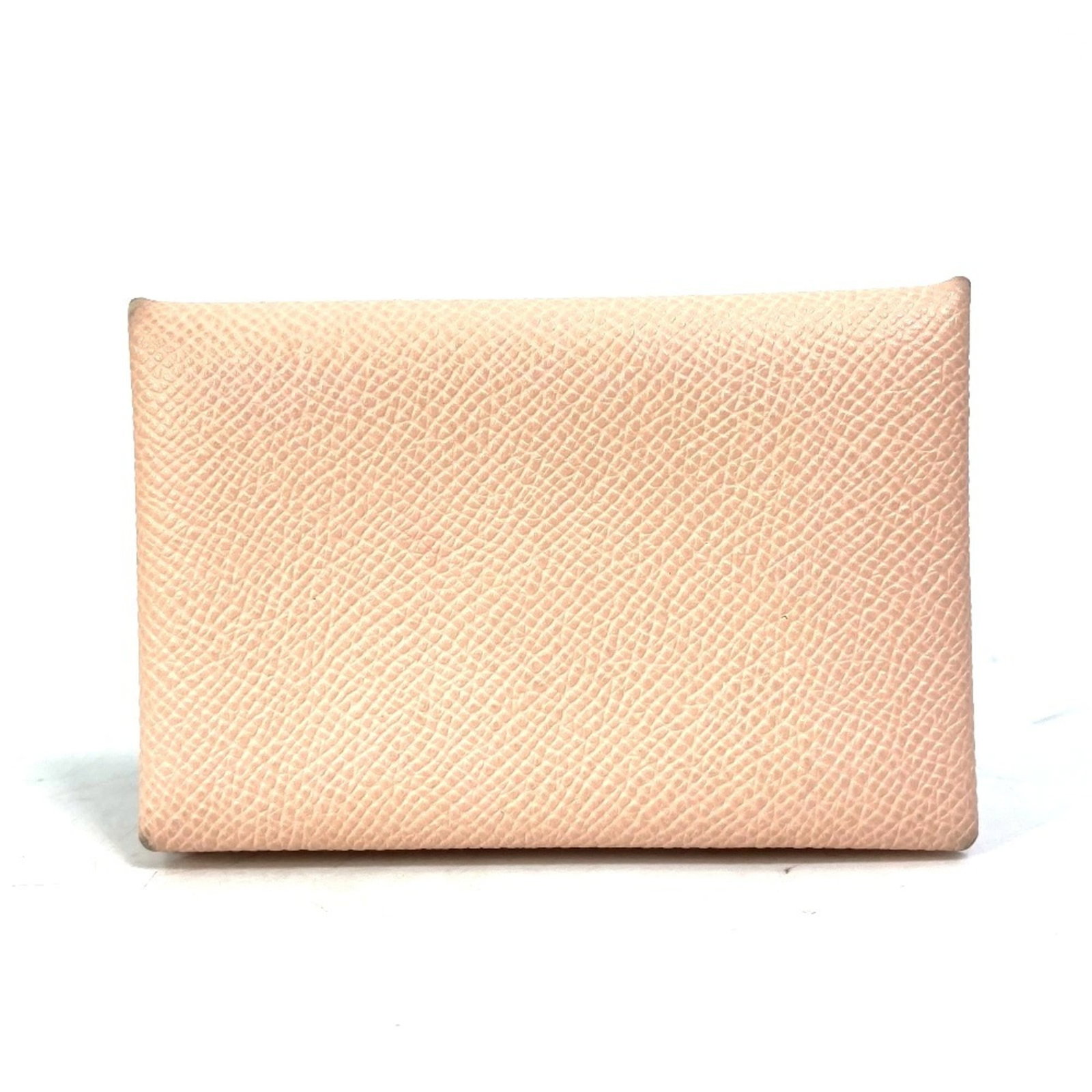 Hermes leather business card case Epsom: Hermes leather business card case Epsom Epsom leather, a luxurious material, forms the foundation of this Herm?s business card case. The pink hue adds a touch of femininity to its sleek design, while 