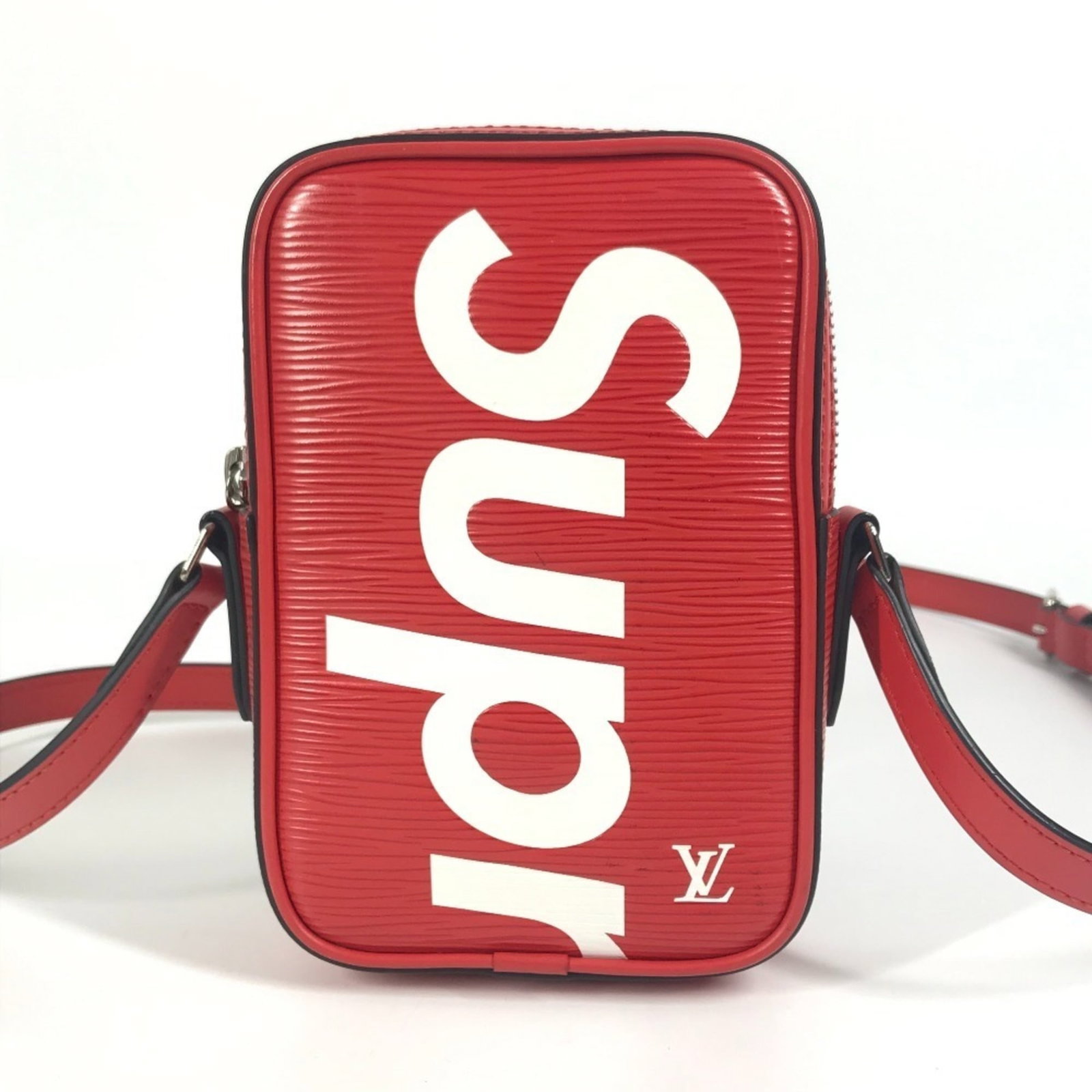 Epi leather shoulder bag by Louis Vuitton: Epi leather shoulder bag by Louis Vuitton Epi leather shoulder bag by Louis Vuitton, crafted from high-quality Epi leather in a striking red color with white accents. Measuring 16.5cm x 11cm x 3.5cm, 