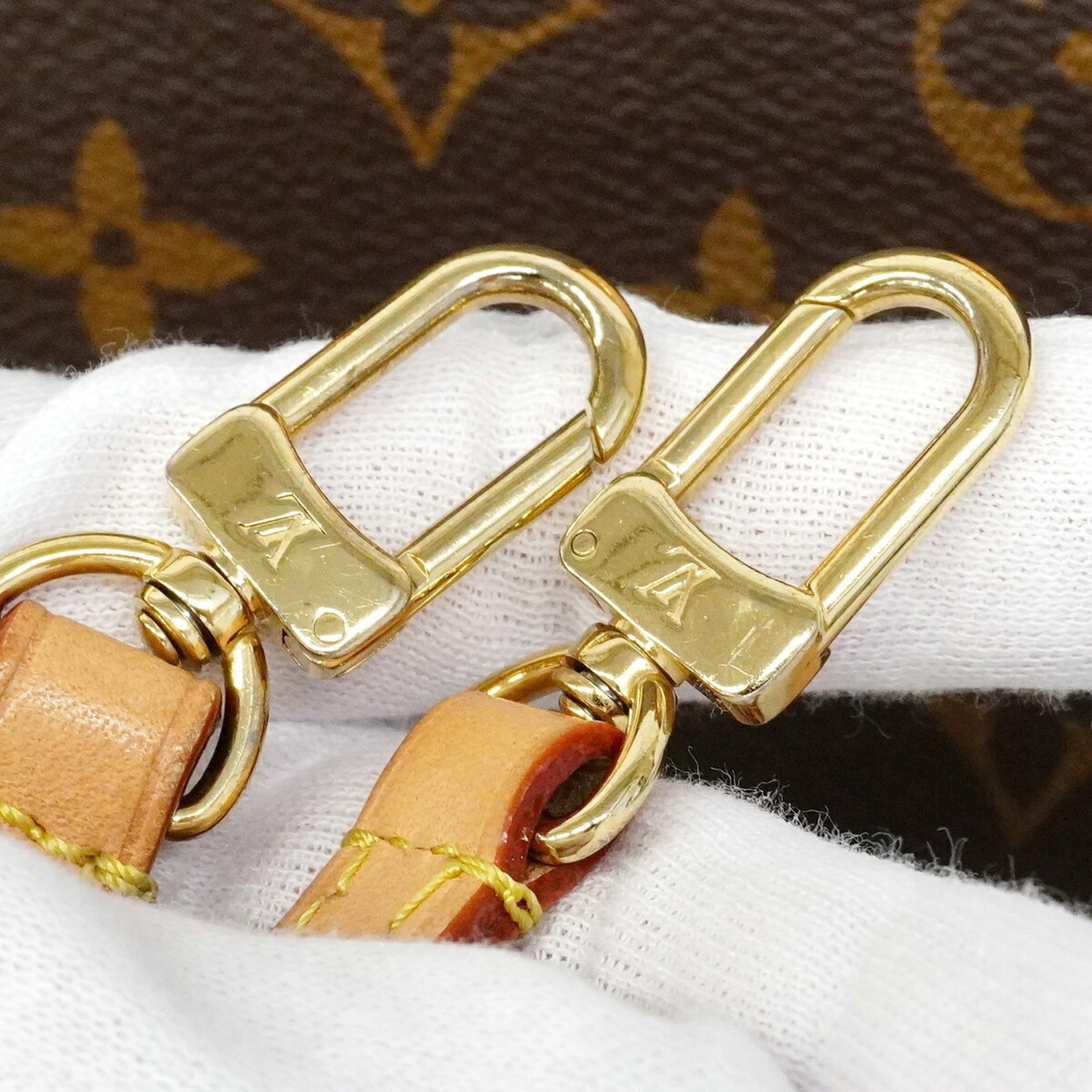 Louis Vuitton Handbag - 14