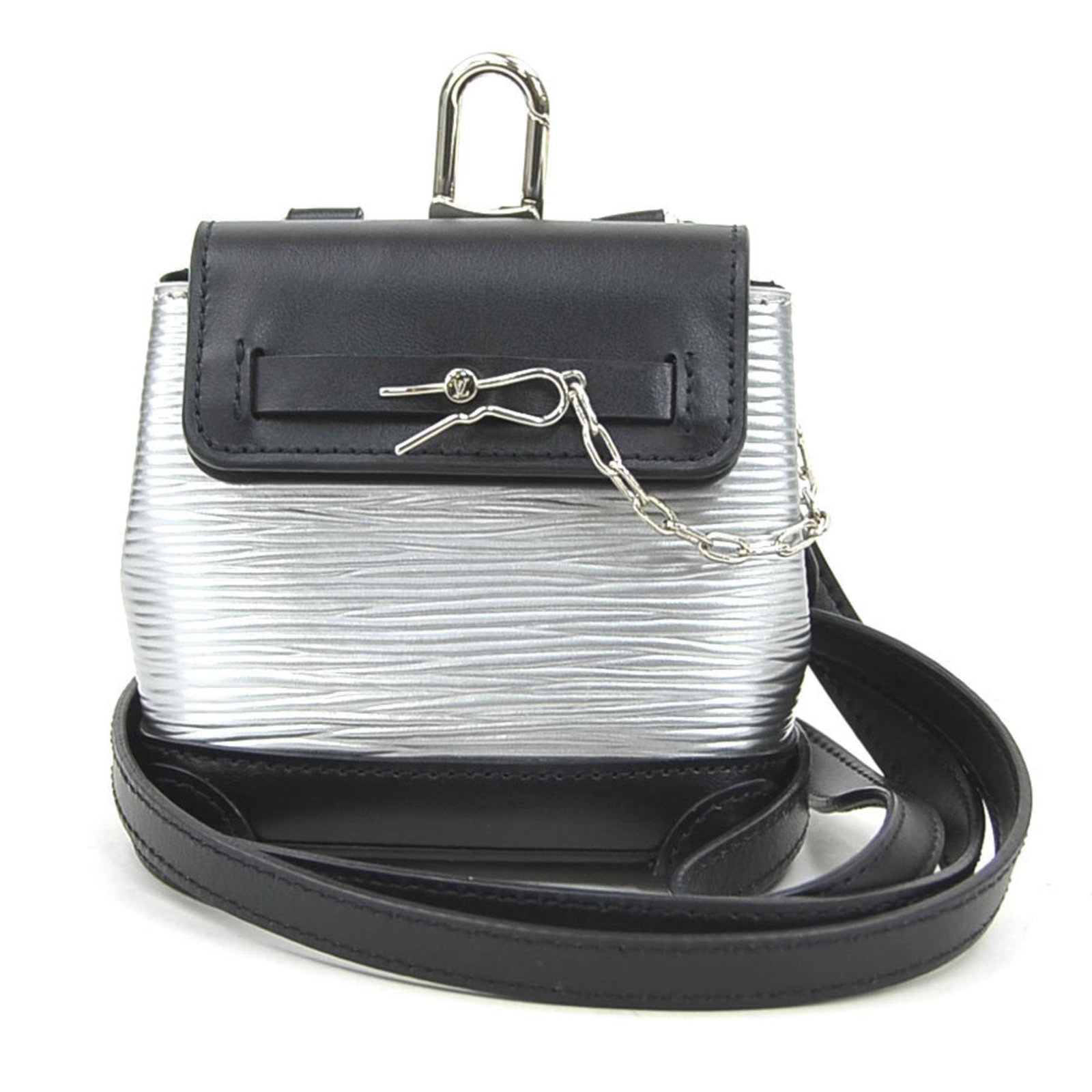 Vuitton Leather Epi Bag Shoulder Louis: Vuitton Leather Epi Bag Shoulder Louis Black Epi leather shoulder bag with silver accents, measuring 9.5cm x 9cm x 4.5cm. Comes with original box and dust bag for storage and protection. A stylish