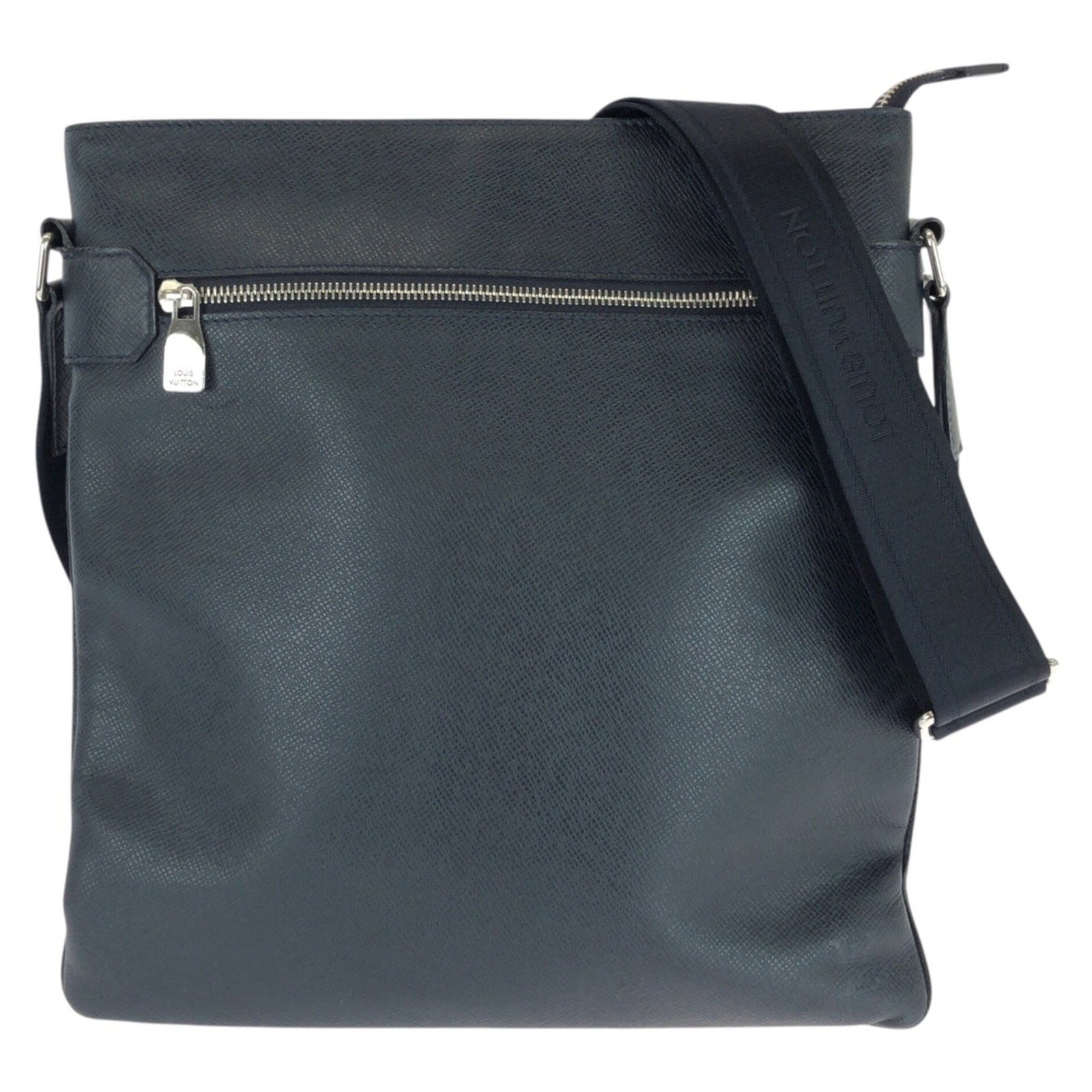 Louis Vuitton Messenger Bag Shoulder Bag Taiga Leather: Louis Vuitton Messenger Bag Shoulder Bag Taiga Leather Taiga leather construction gives the Louis Vuitton Messenger Bag Shoulder Bag its distinctive look and feel. Measuring 32.5cm x 28cm x 3cm, it