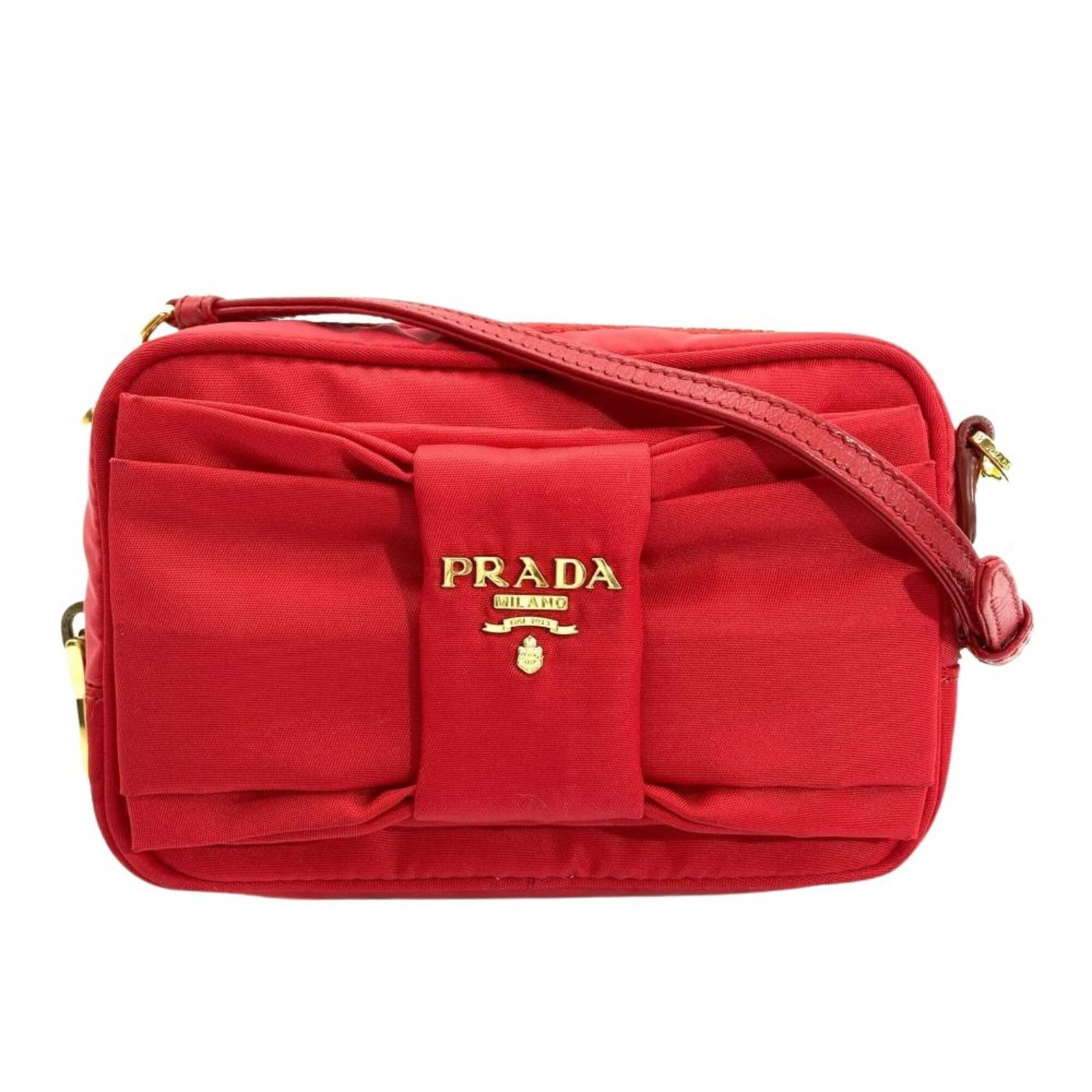 Shoulder Bag Nylon Prada: Shoulder Bag Nylon Prada Red Prada Nylon Shoulder Bag. Made from high-quality nylon, this compact shoulder bag measures 10cm x 15cm x 5.5cm and features a striking red color. With its sleek design and