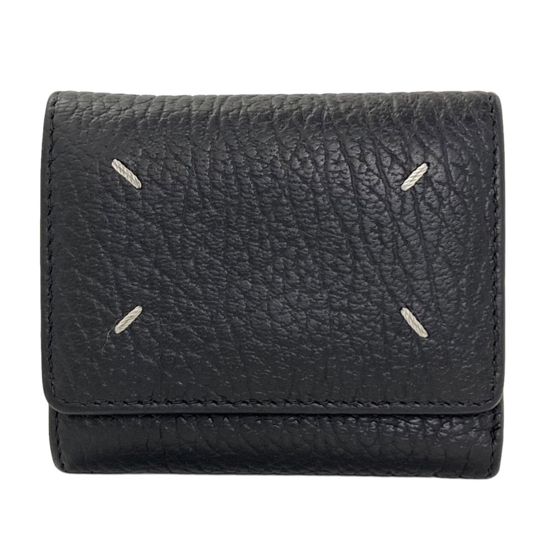 Maisonmargiela 4 Stitches Tri-Fold Wallet (With Coin Pocket) Leather: Maisonmargiela 4 Stitches Tri-Fold Wallet (With Coin Pocket) Leather Black leather tri-fold wallet with coin pocket, featuring a classic design. The Maison Margiela brand is known for its timeless sty