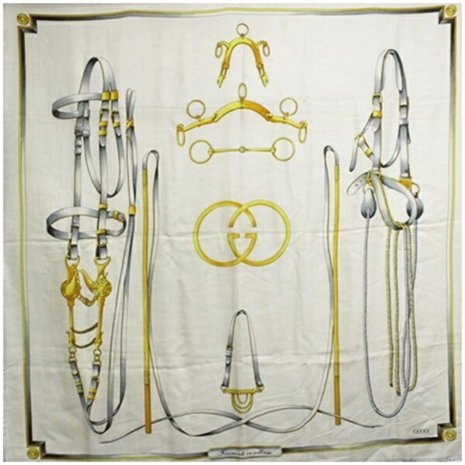 Scarf Gucci: Scarf Gucci Gucci's iconic scarf boasts a striking gray, ivory, and yellow color palette, showcasing the brand's signature eclectic style. Measuring 1.36m x 1.36m, this large square scarf is perfect