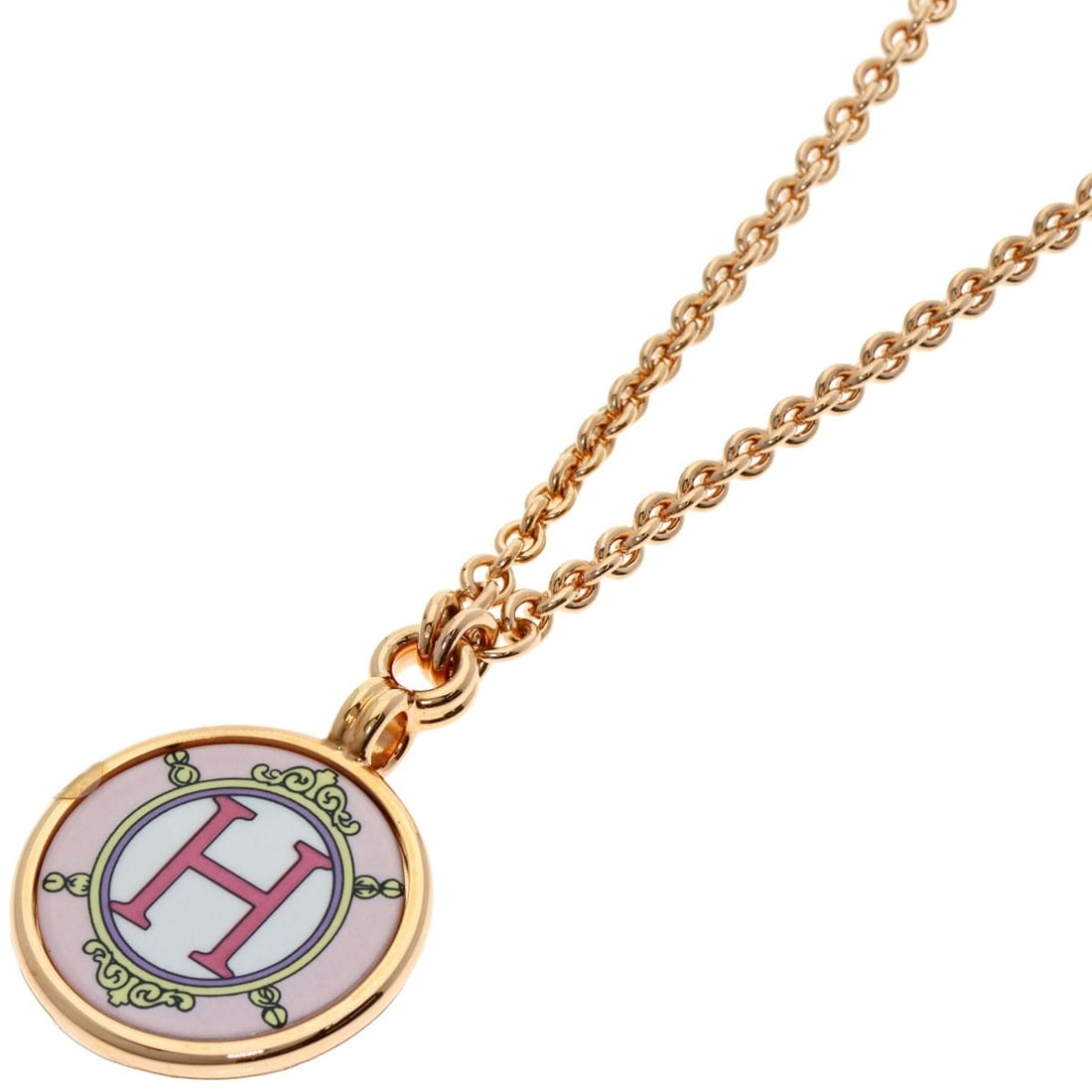 Hermes Medaille Blason Necklace Gold Plated: Hermes Medaille Blason Necklace Gold Plated The Hermes Medaille Blason Necklace Gold Plated boasts a striking gold finish, measuring 17.3 inches in length. This elegant necklace features the iconic