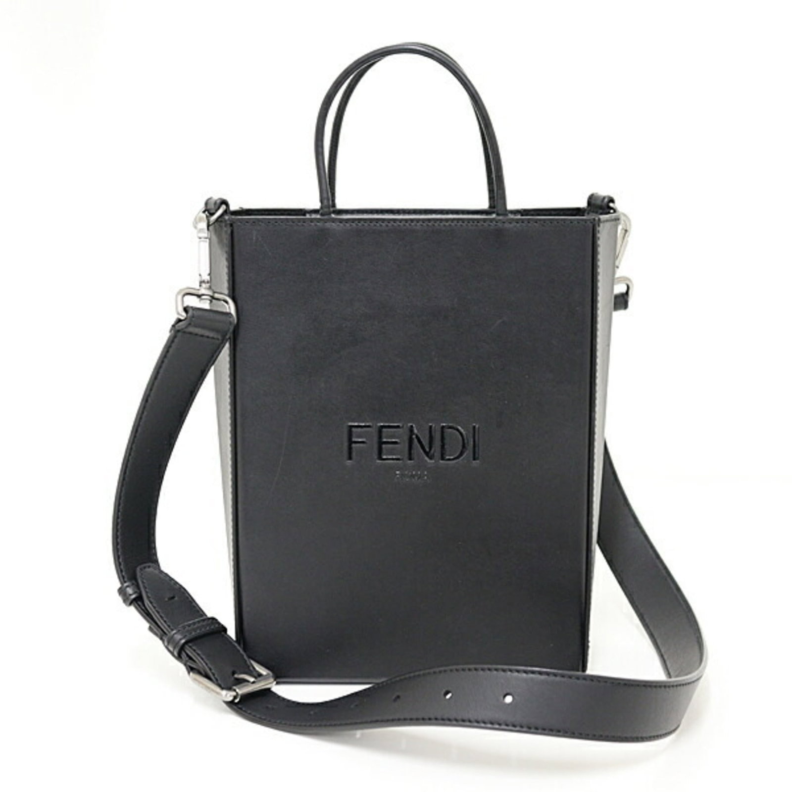 Fendi Handbag Shopping Bag Shoulder Bag Leather: Fendi Handbag Shopping Bag Shoulder Bag Leather The Fendi Handbag Shopping Bag Shoulder Bag Leather is a sleek and stylish accessory, boasting premium leather construction in black. Measuring 24cm x 1